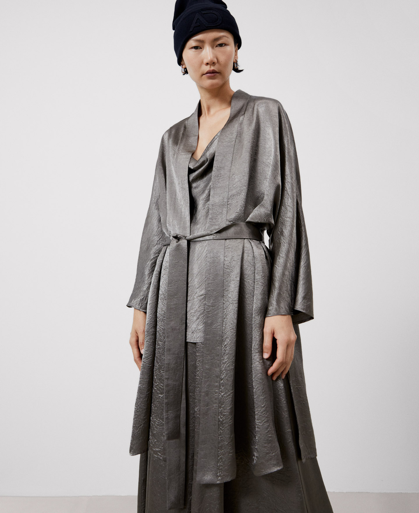 Fluid jacket with side slits image number 0
