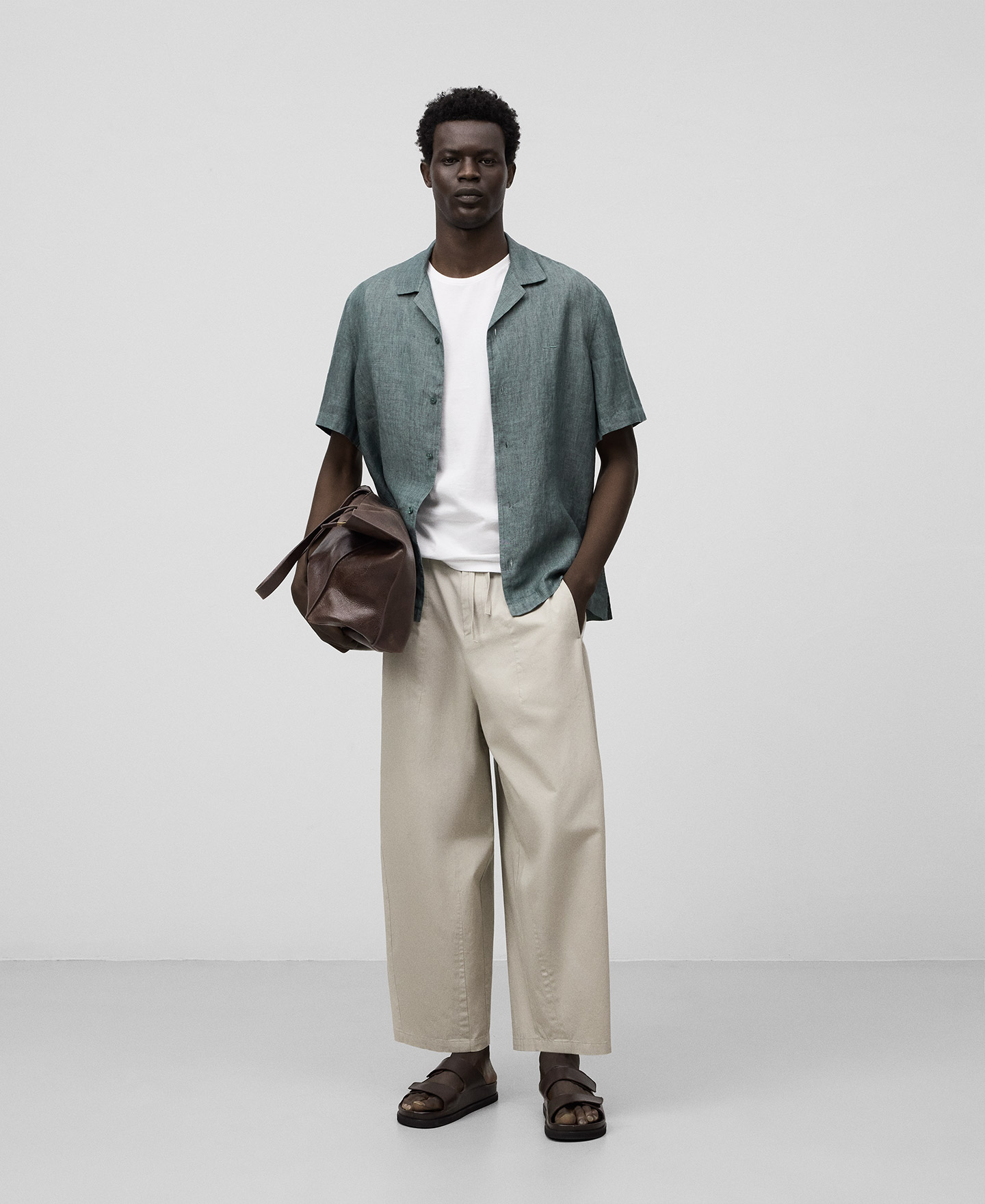 European linen bowling collar shirt man image number 1