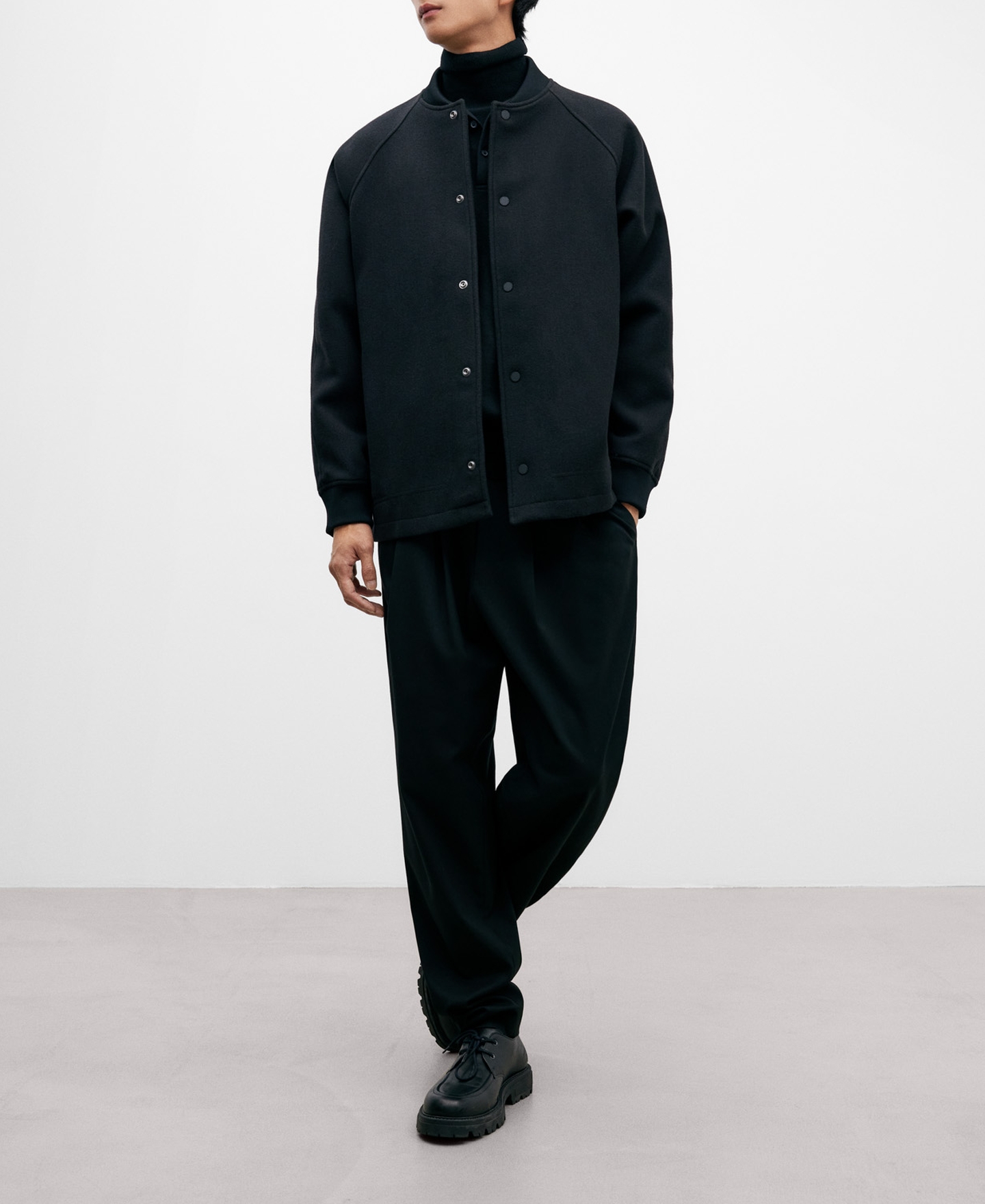 Chaqueta bomber negra para hombre image number 1