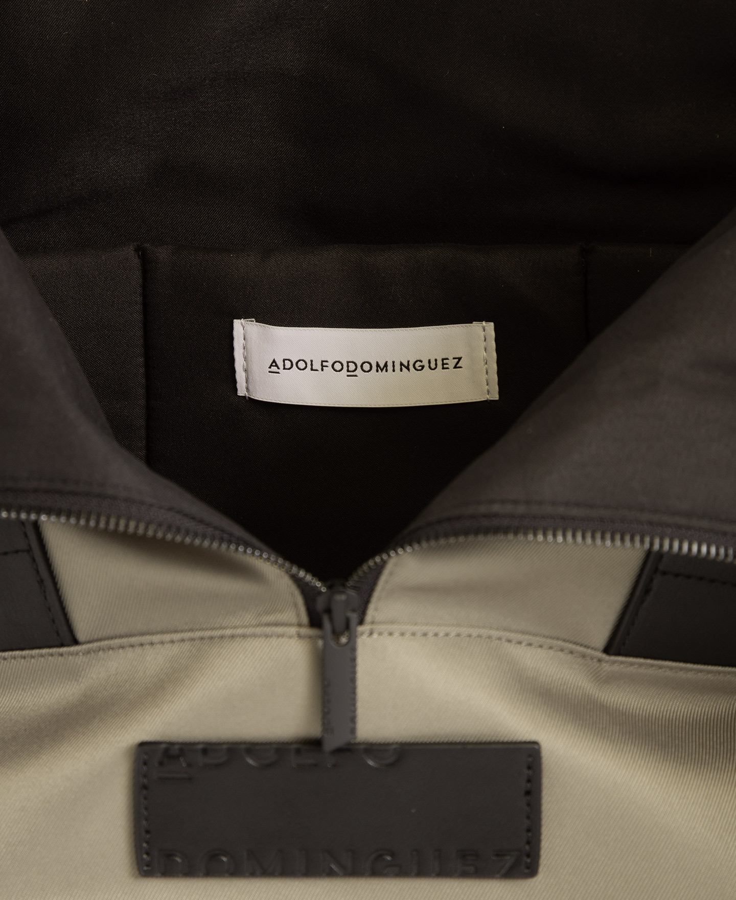 Mochila en nylon y textura piel image number 1