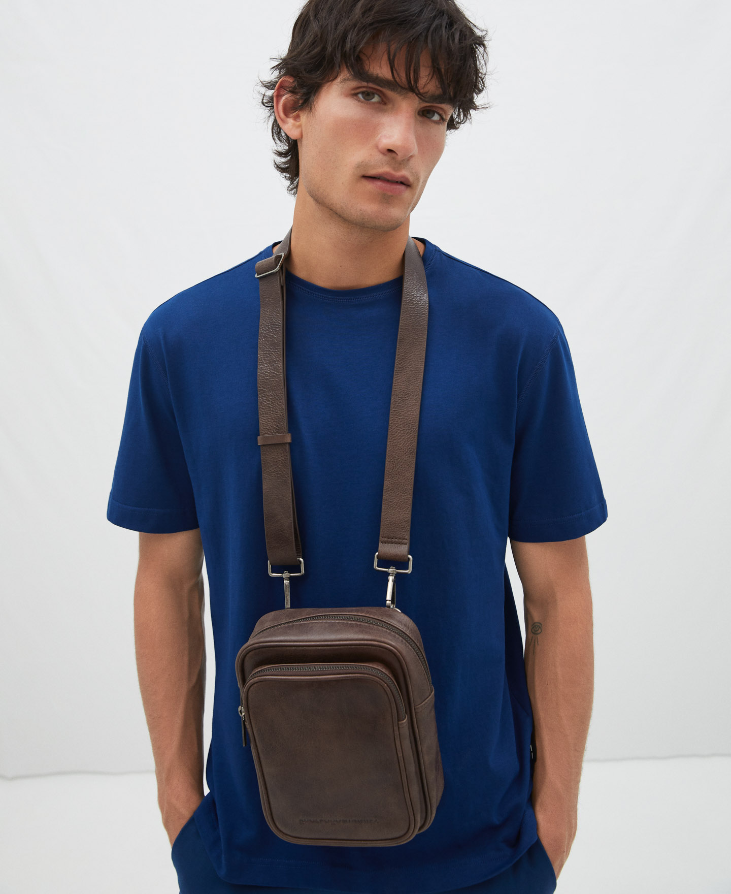 Small shoulder bag in aged leather image number 2