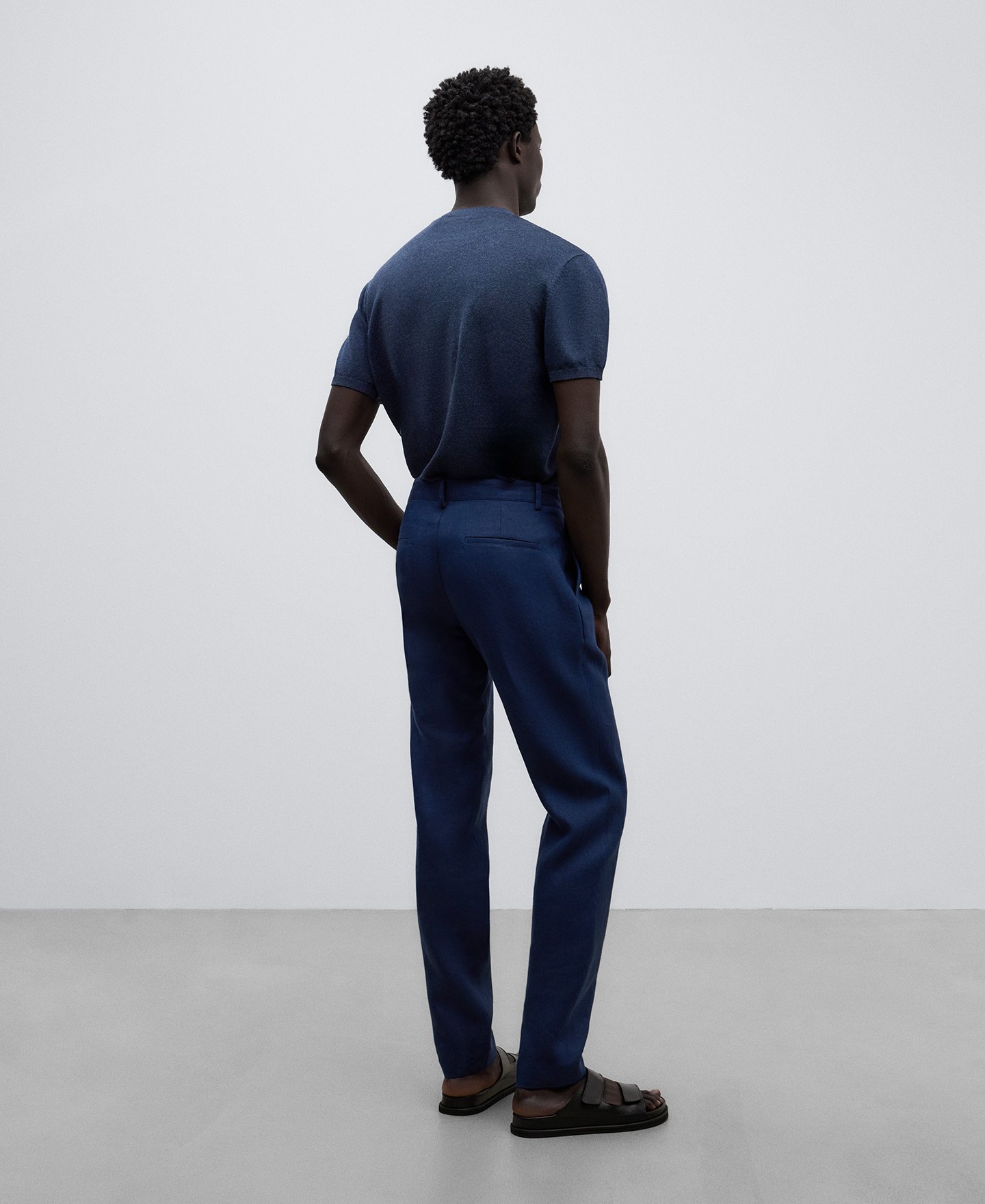 Pantalón chino en lino y algodón hombre image number 2