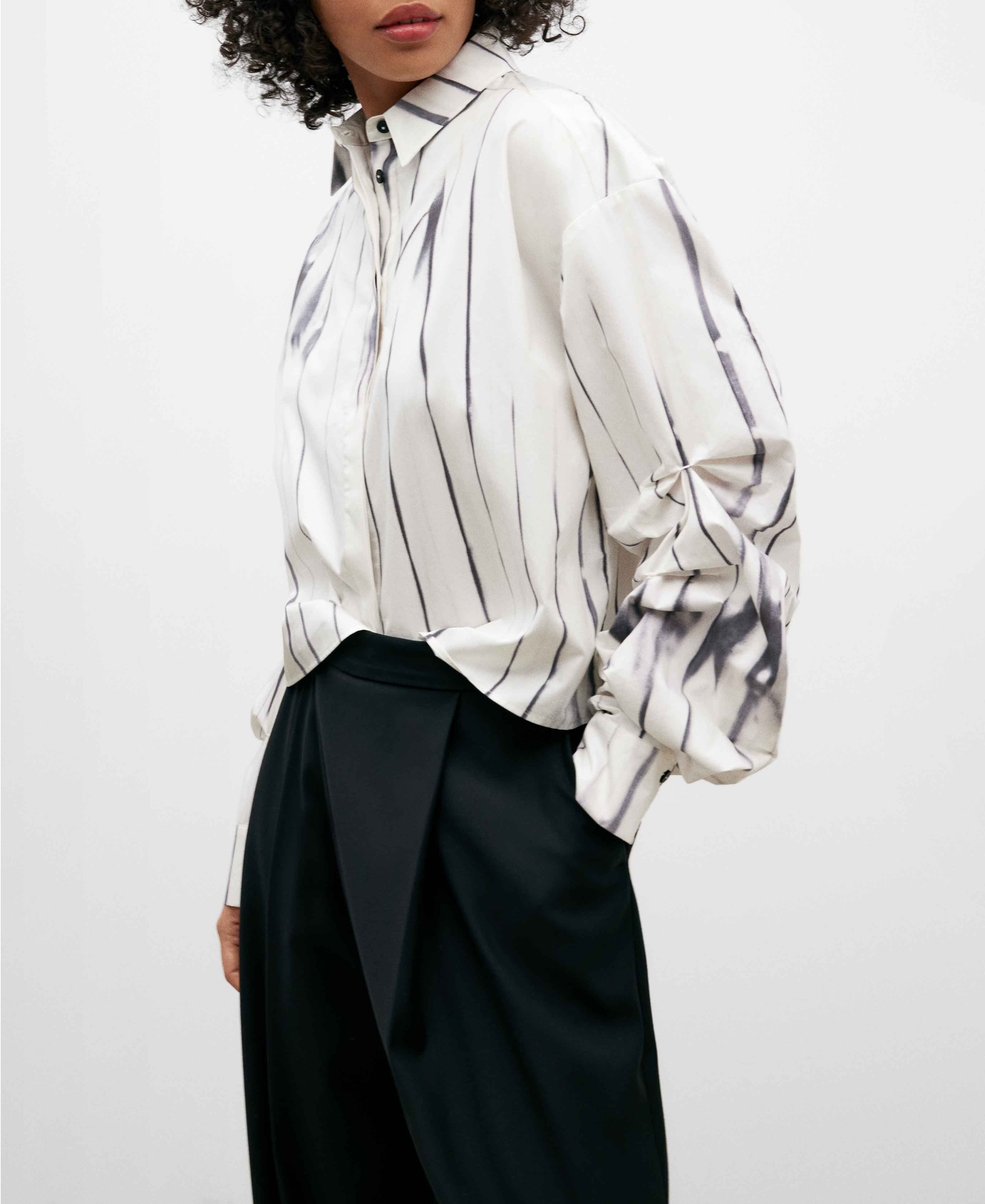 Printed short cotton shirt for women image number 0