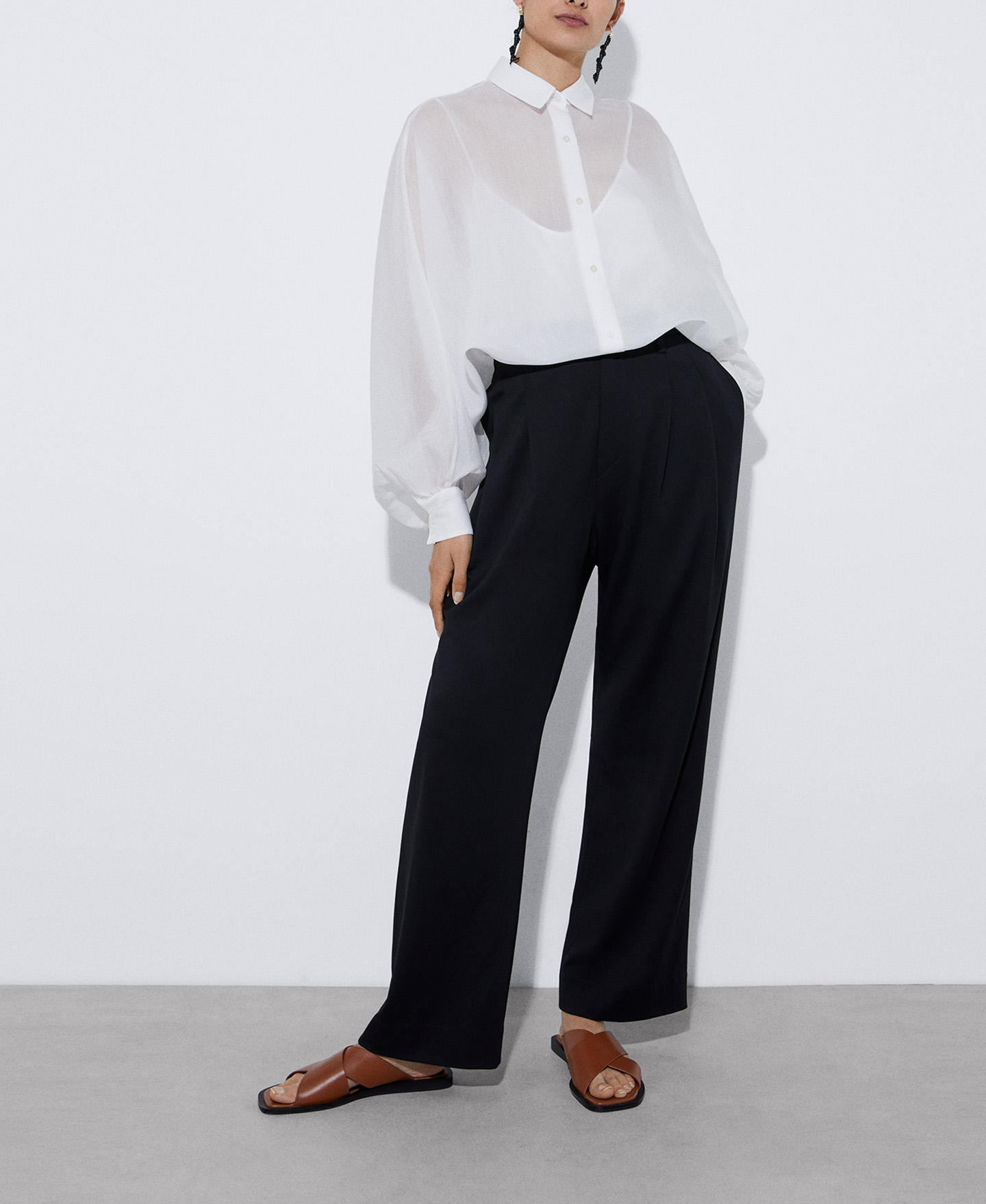 Wide shirt with puffed sleeves image number 1
