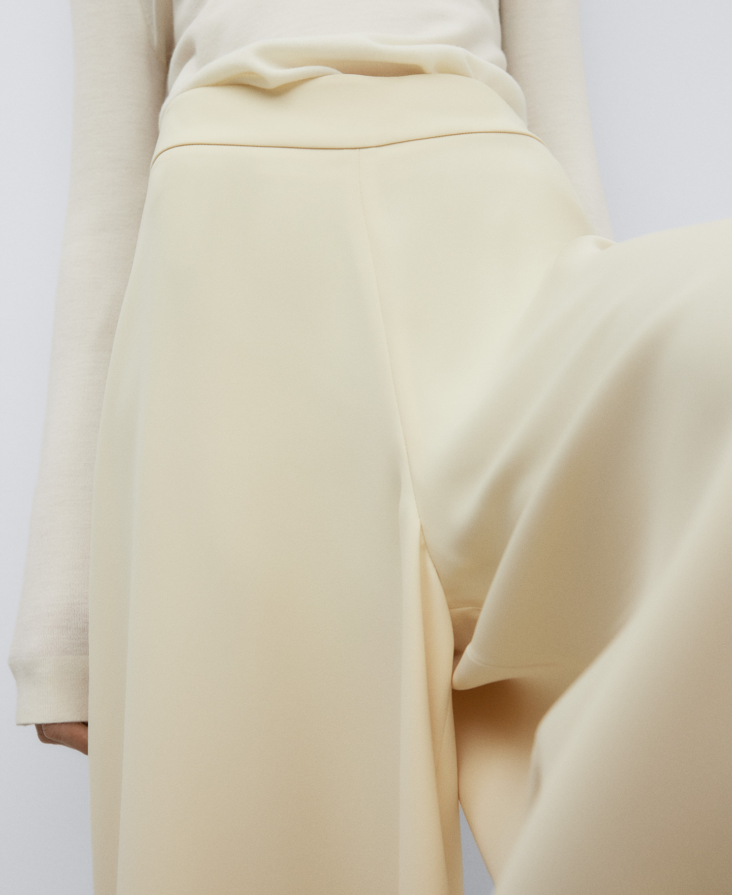 Beige cropped trousers woman image number 3