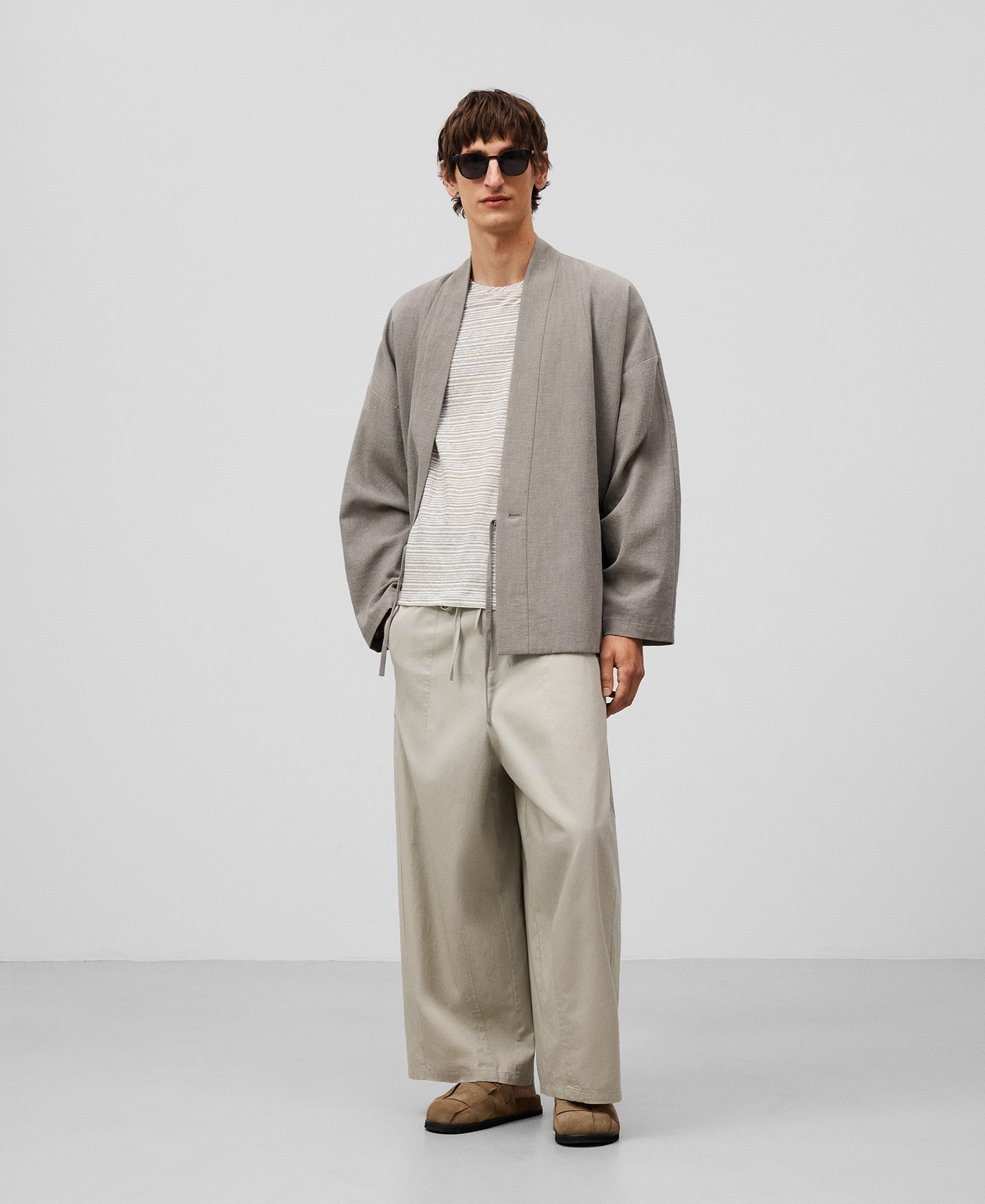 European linen structured T-shirt man image number 1