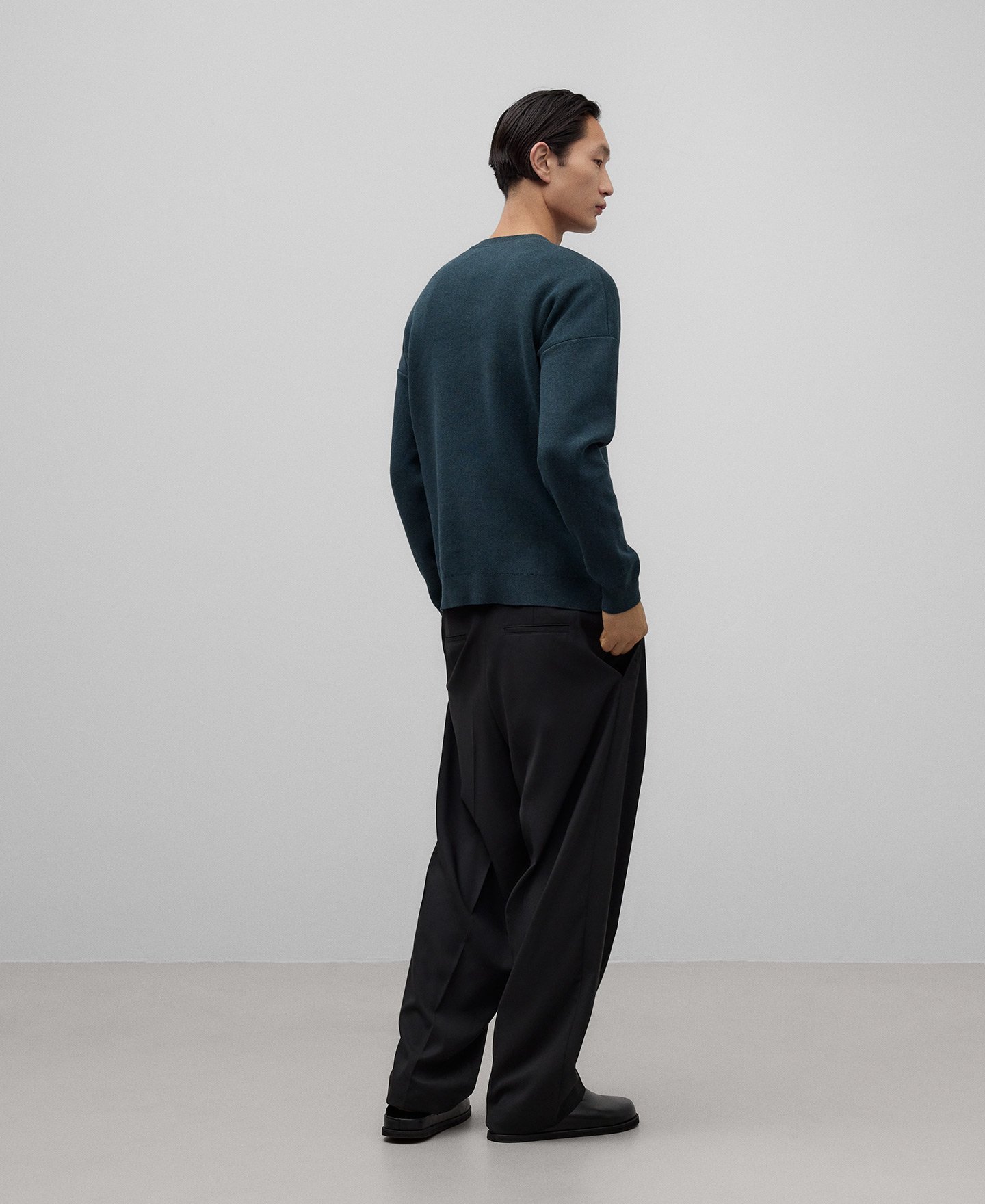Navy blue cotton sweater man image number 2
