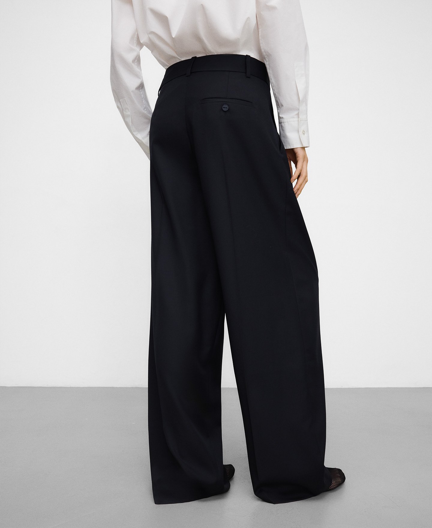 Pleated tailored trousers woman image number 2