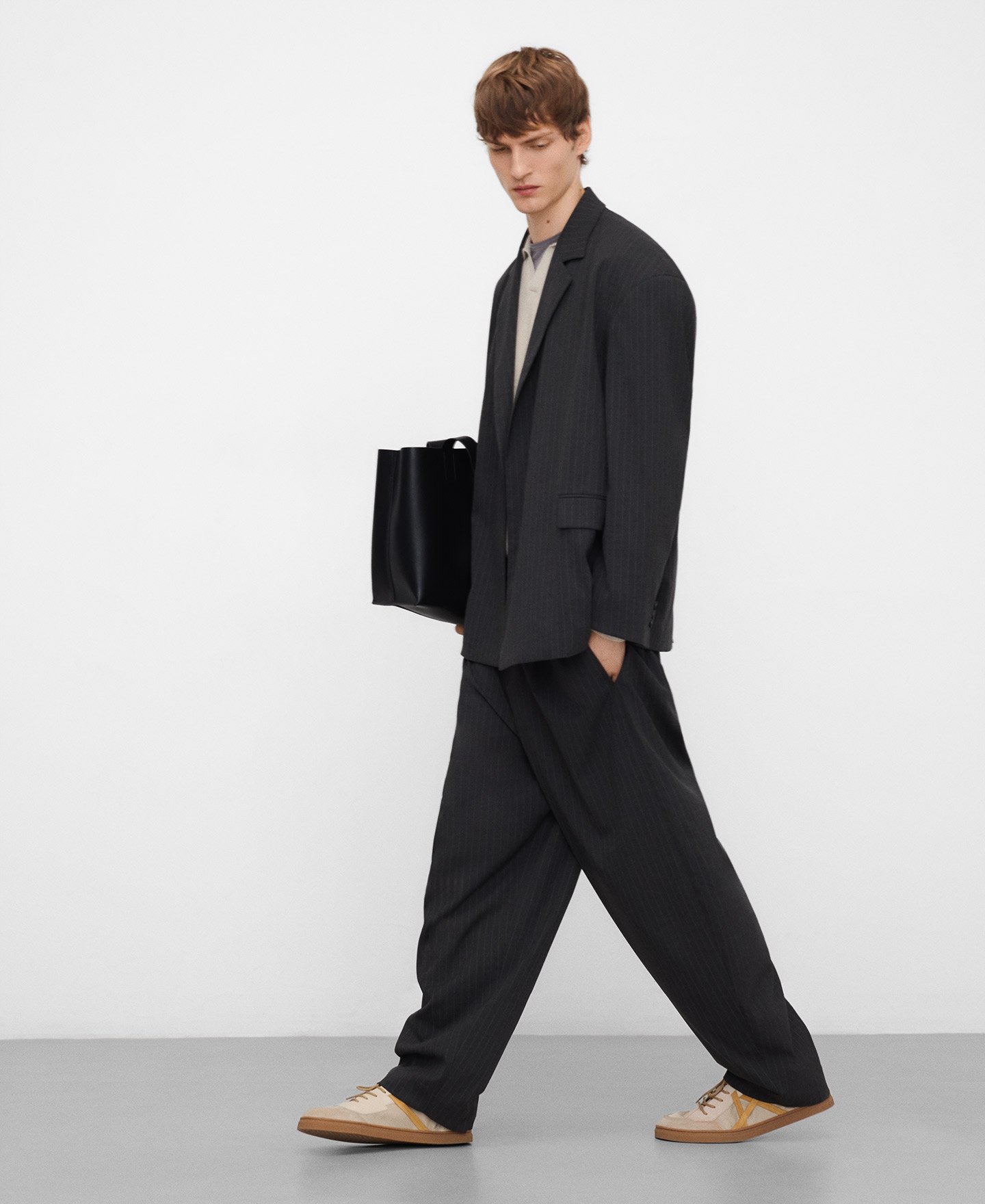 Structured knit long sleeve polo shirt image number 4