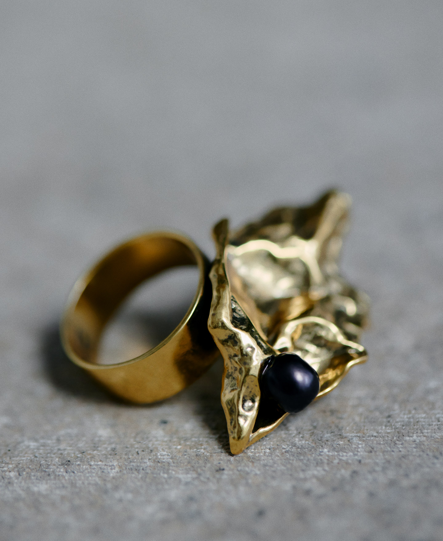 Metal maxi ring with pearl woman image number 4