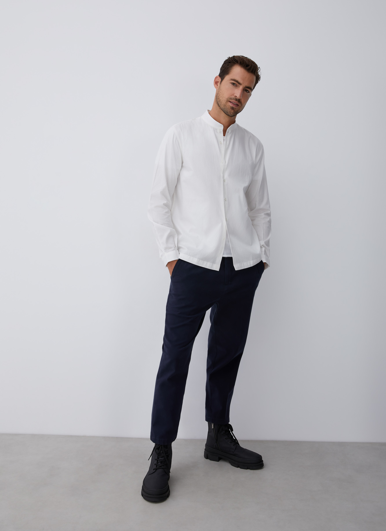 Camisa con textura con cuello mao image number 4
