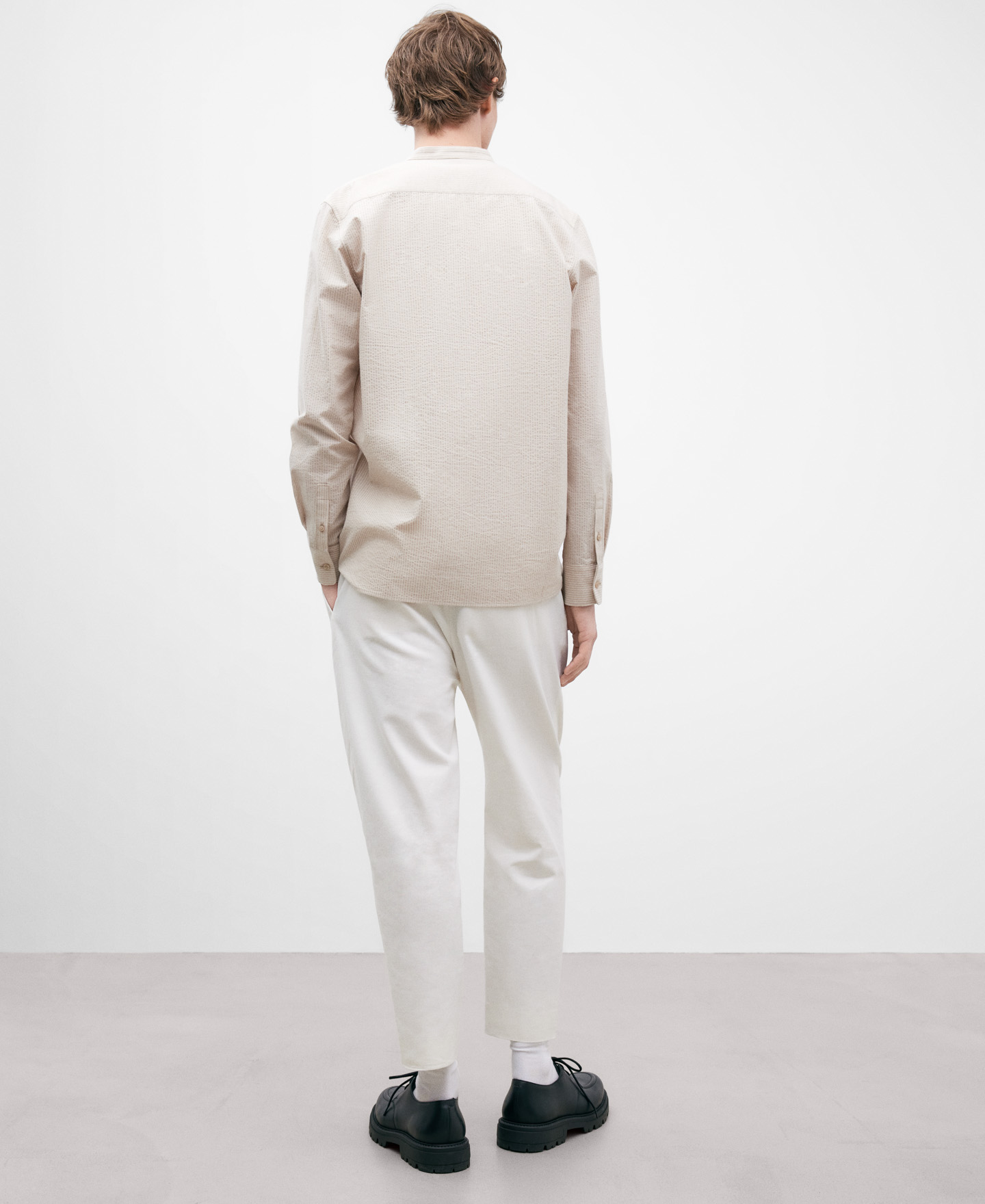 Camisa regular fit en color arena image number 2