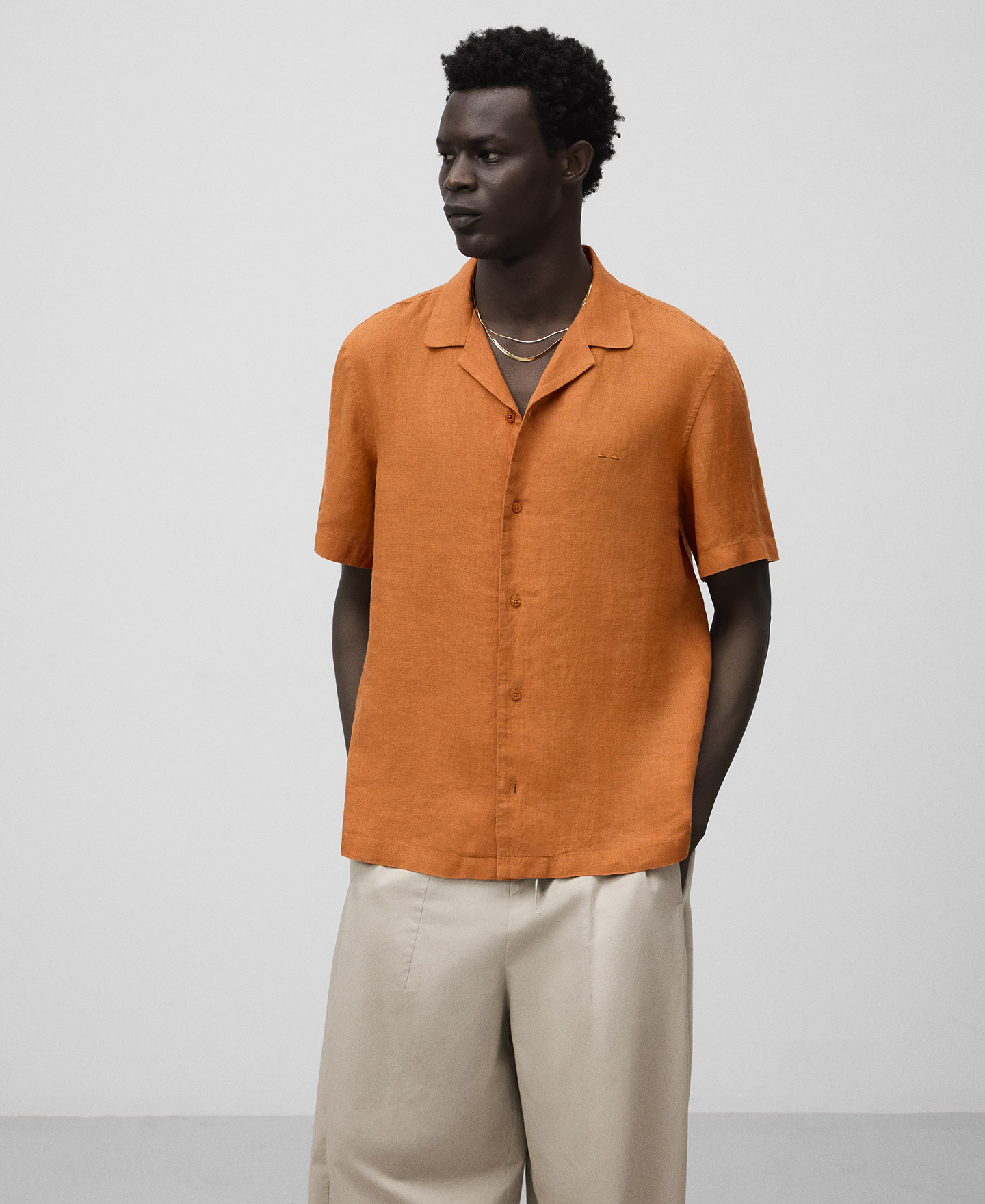 European linen bowling collar shirt man image number 0
