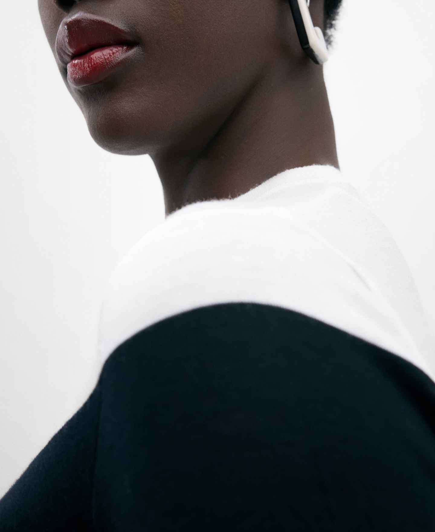 Jersey intarsia bicolor en lana merino image number 5