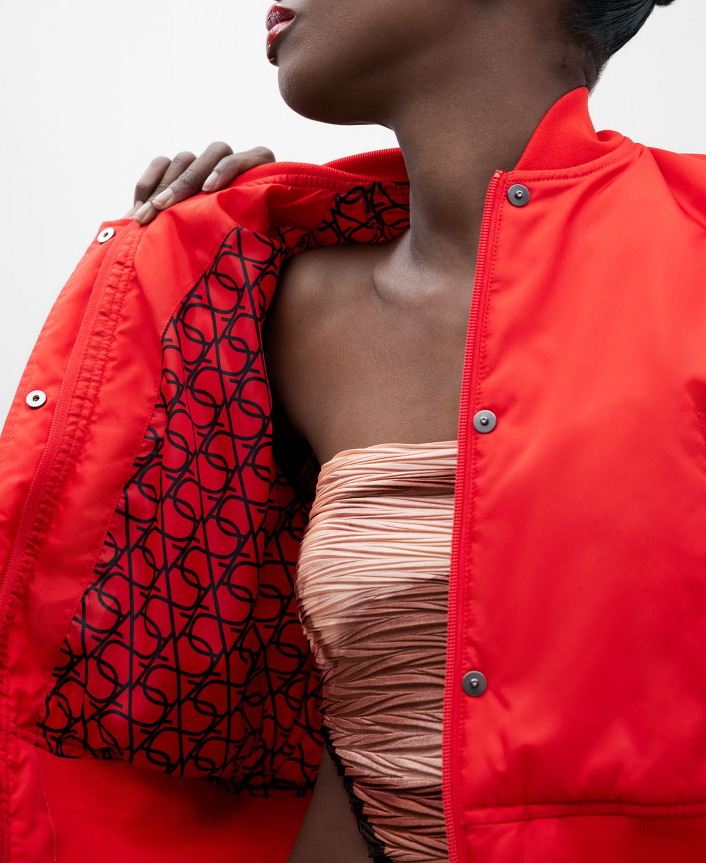 Chaqueta bomber corta roja image number 5