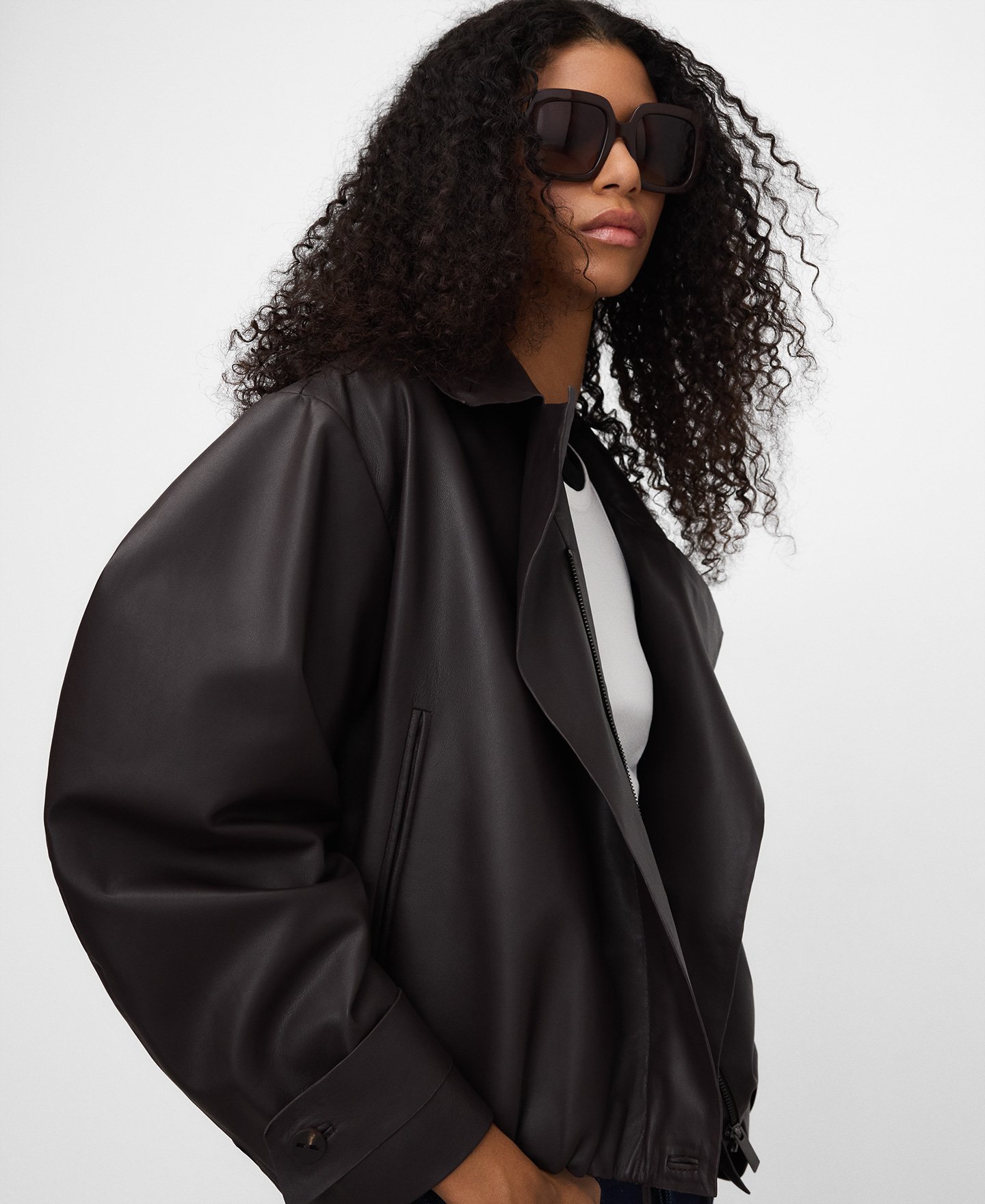 Chaqueta boxy piel image number 3