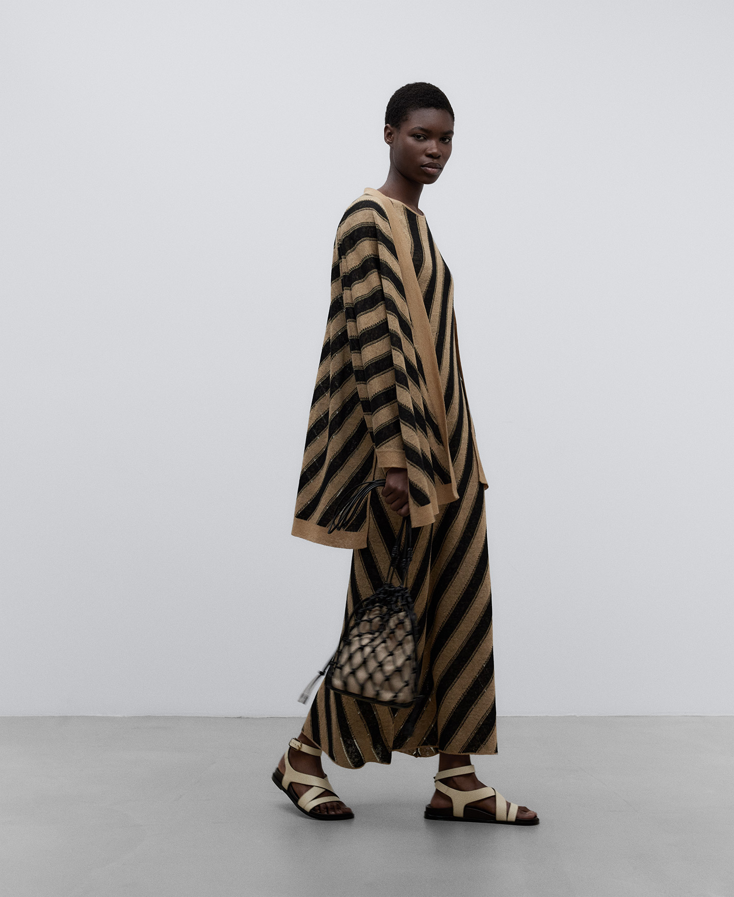 Diagonal striped knit jacket woman image number 1