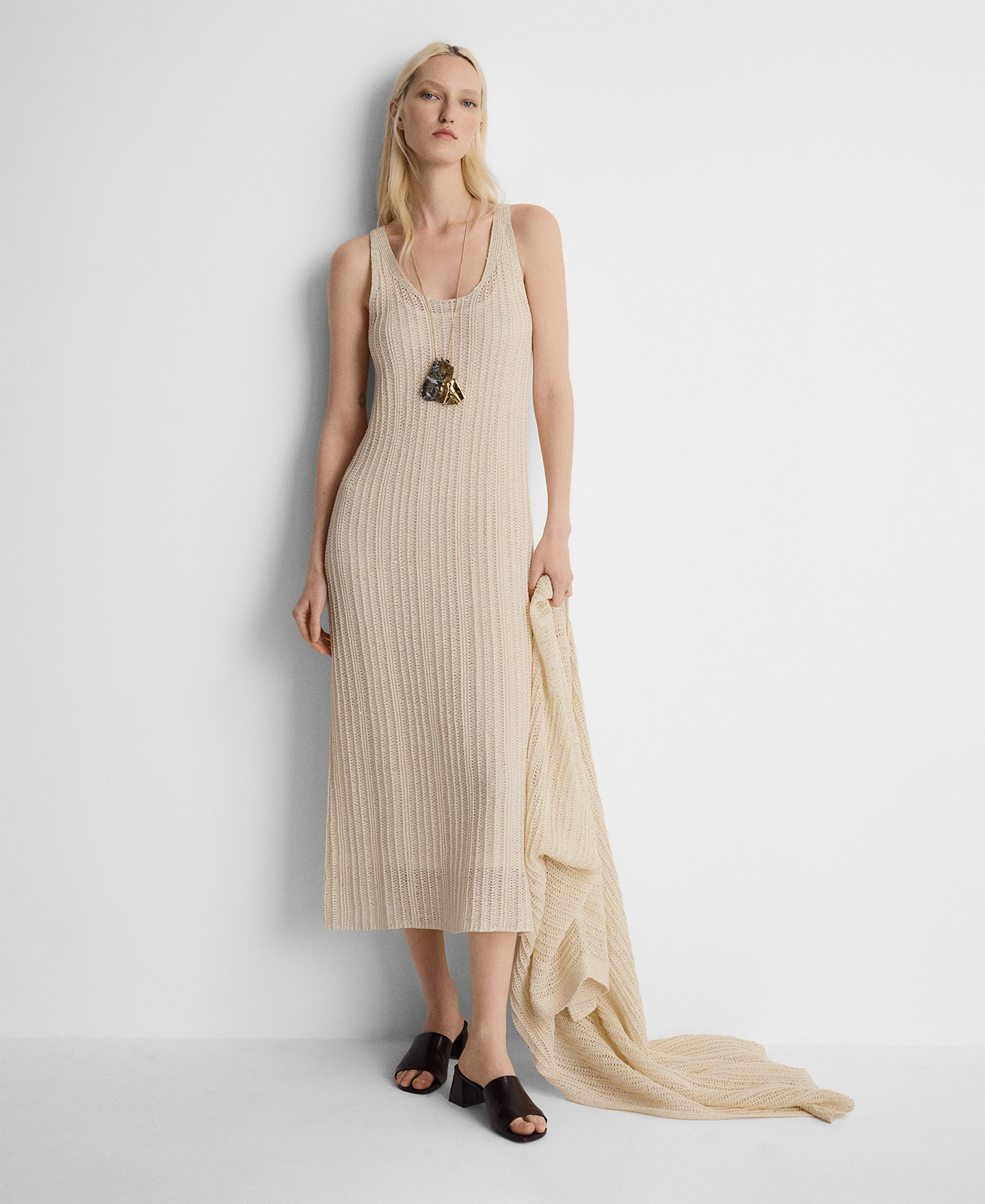 Pleated metal pendant necklace image number 4