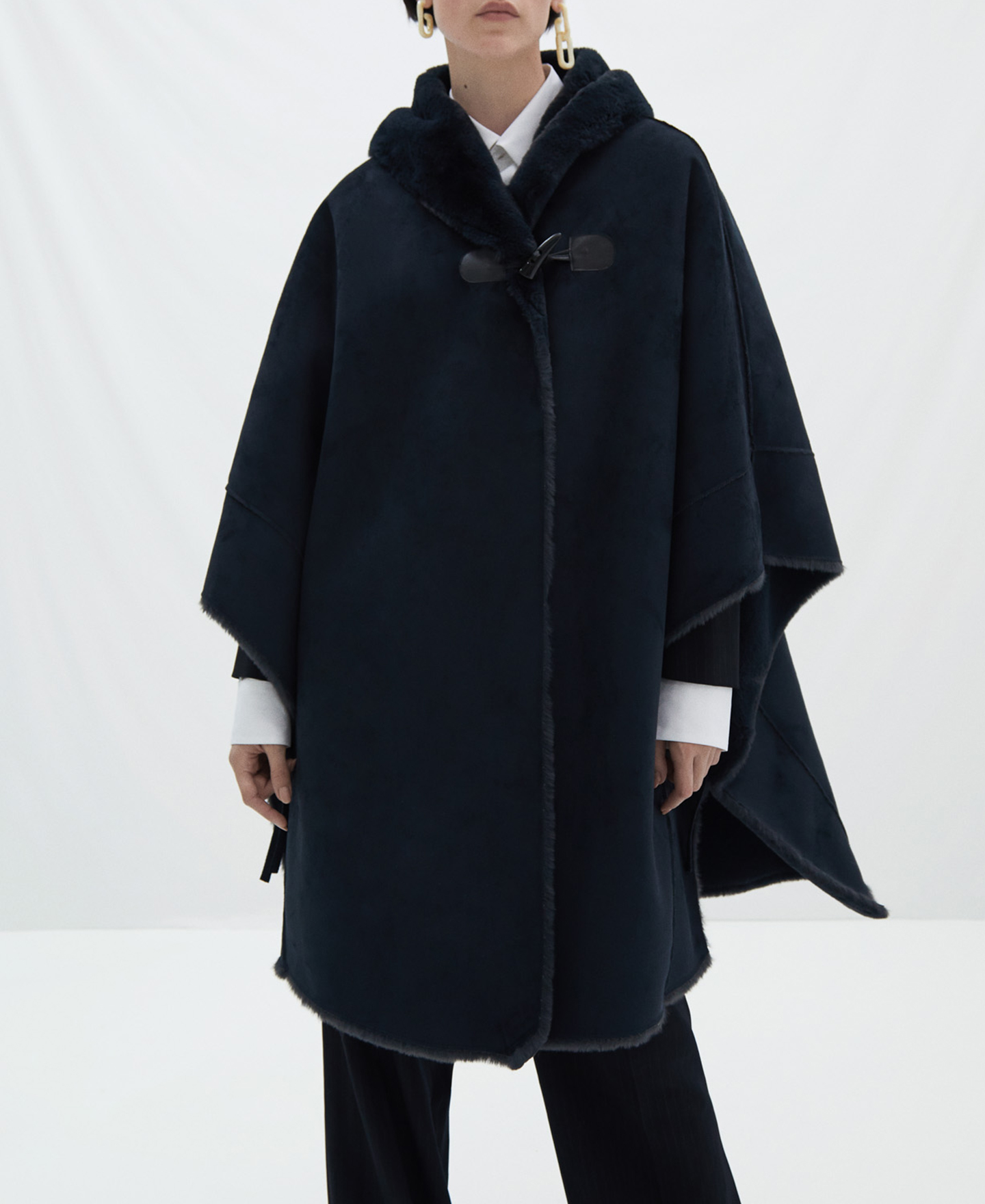 Faux suede and synthetic fur cape image number 0