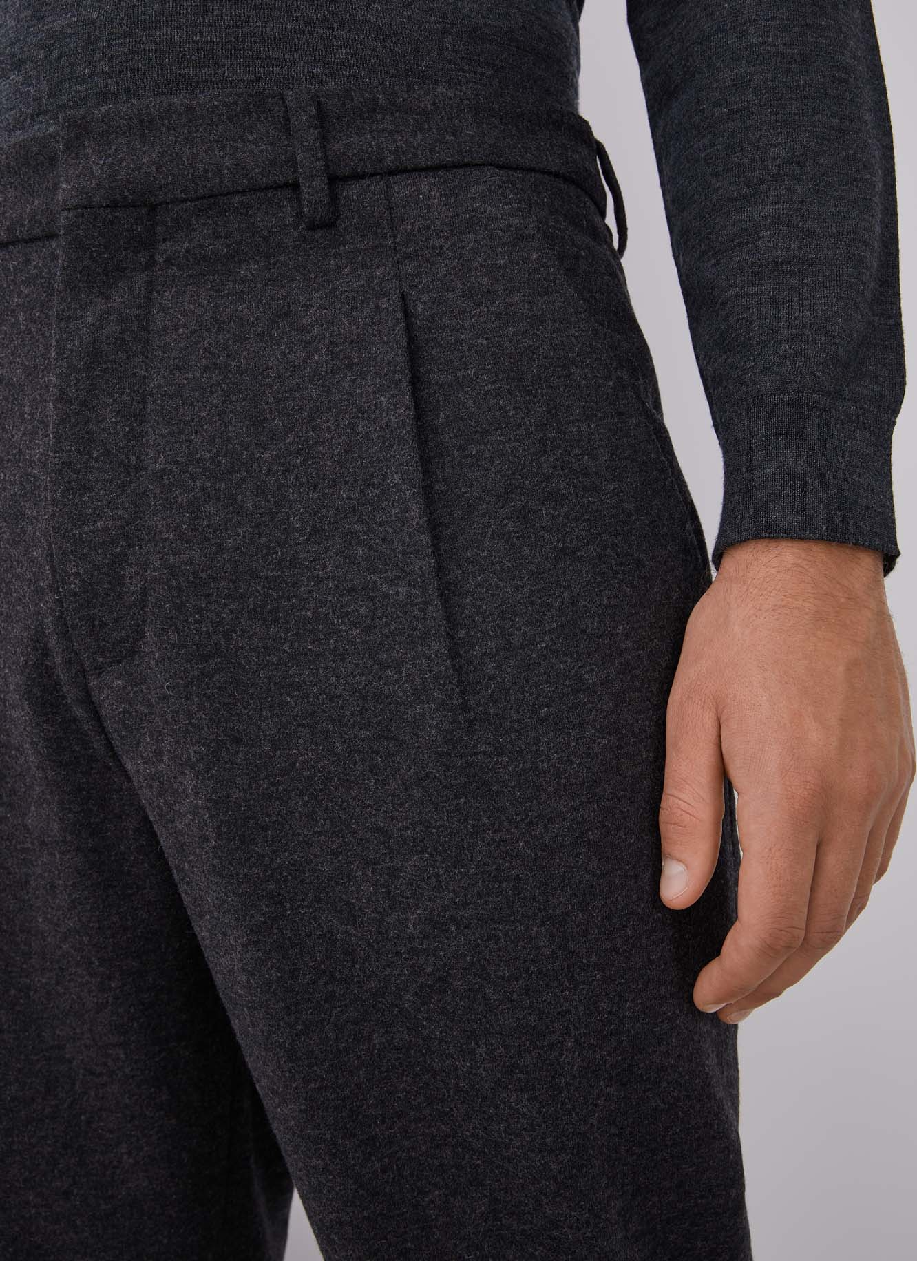 Pantalón tobillero con silueta carrot image number 2