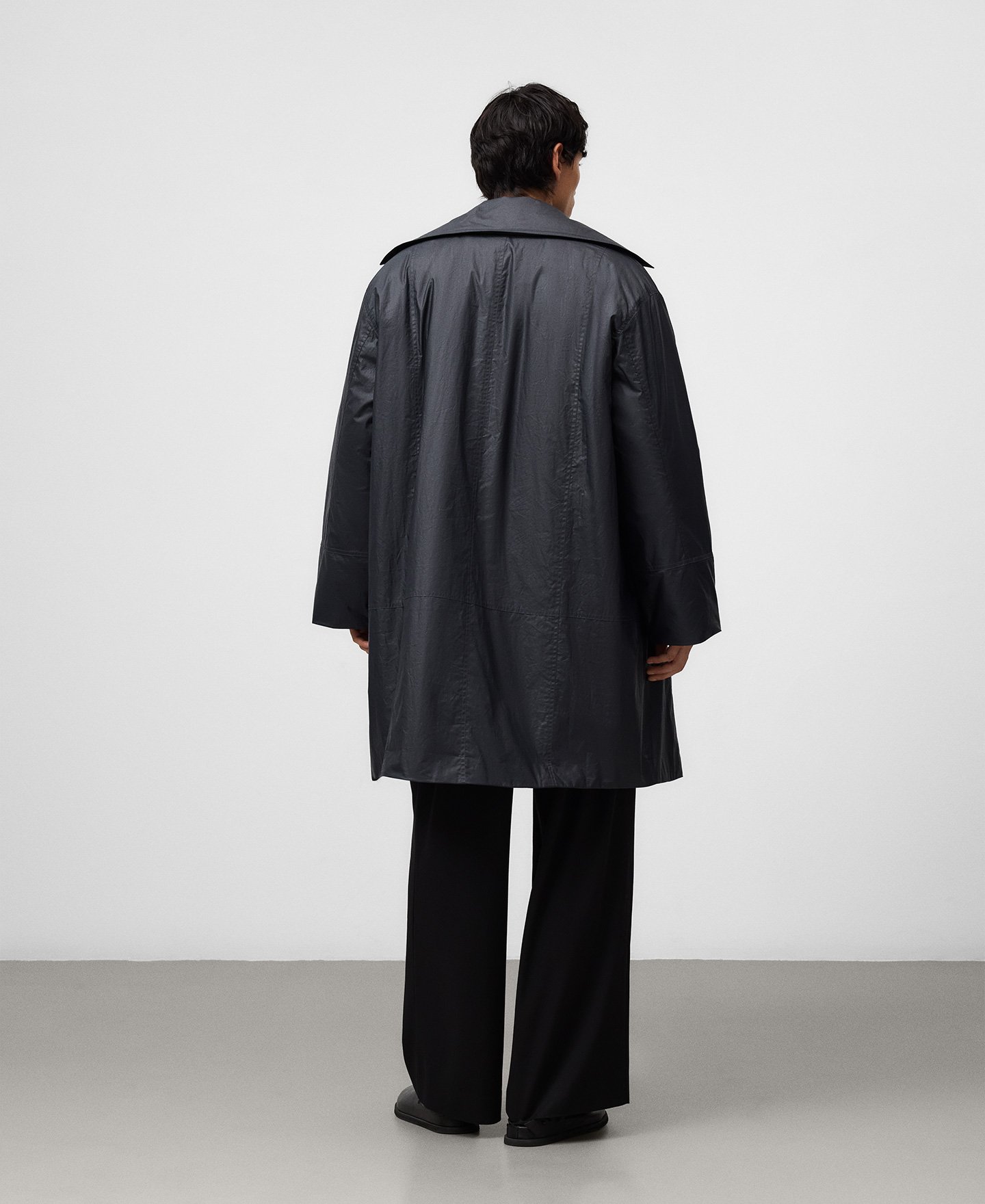 Oversize waterproof trench coat man image number 2