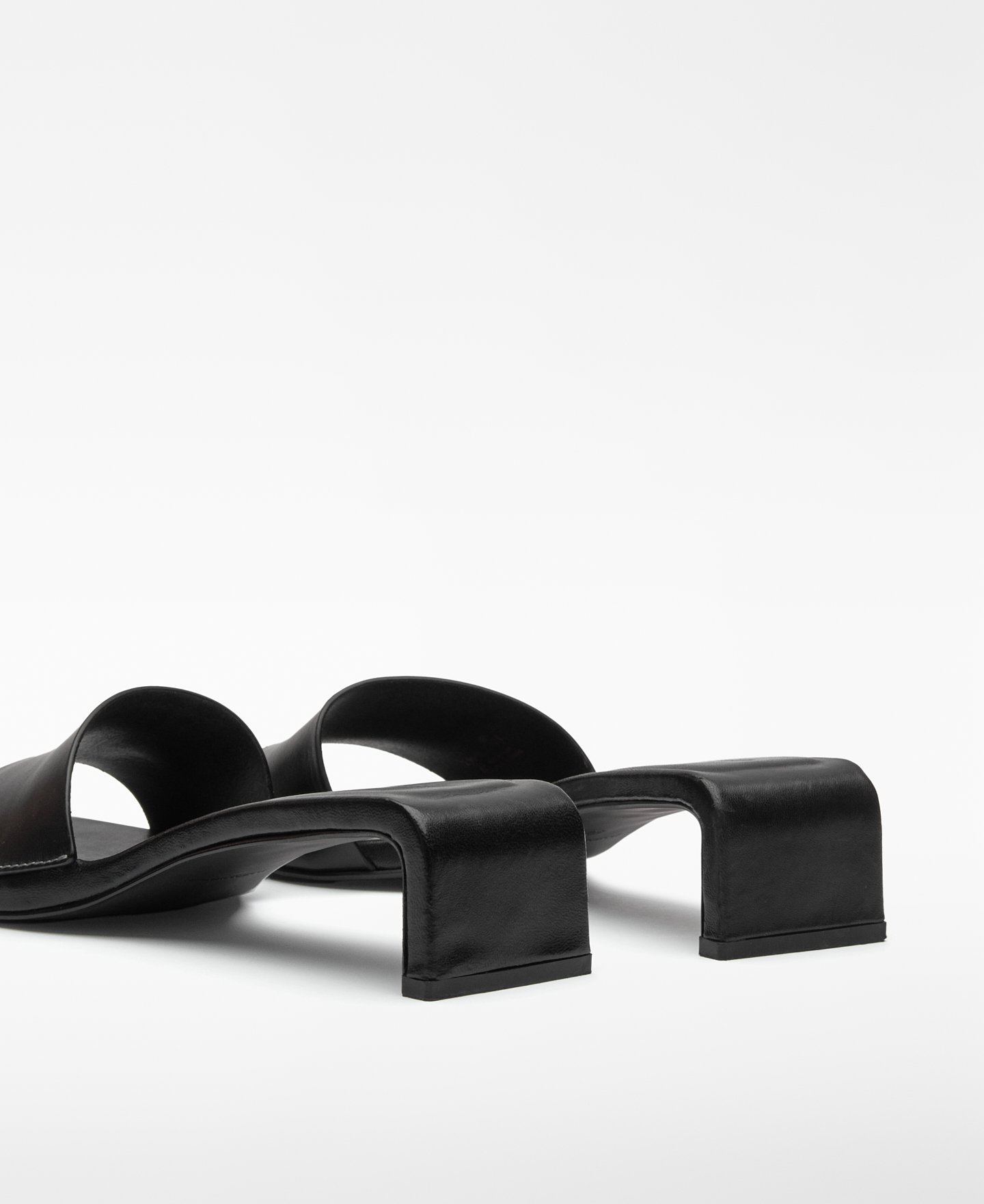 Continuous last leather sandal woman image number 2