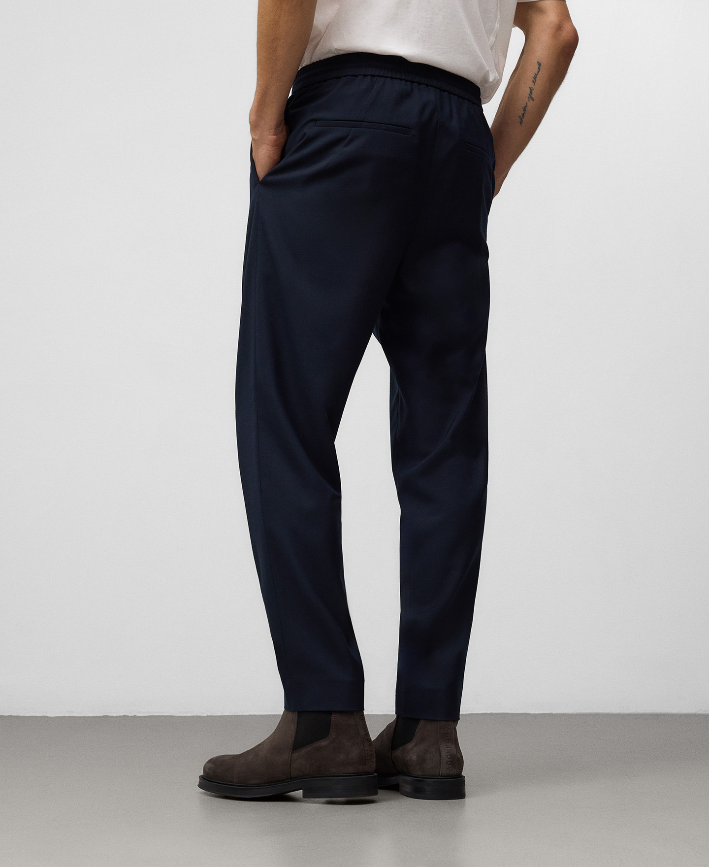 Pantalon chino en velours côtelé coupe classique pour homme image number 2