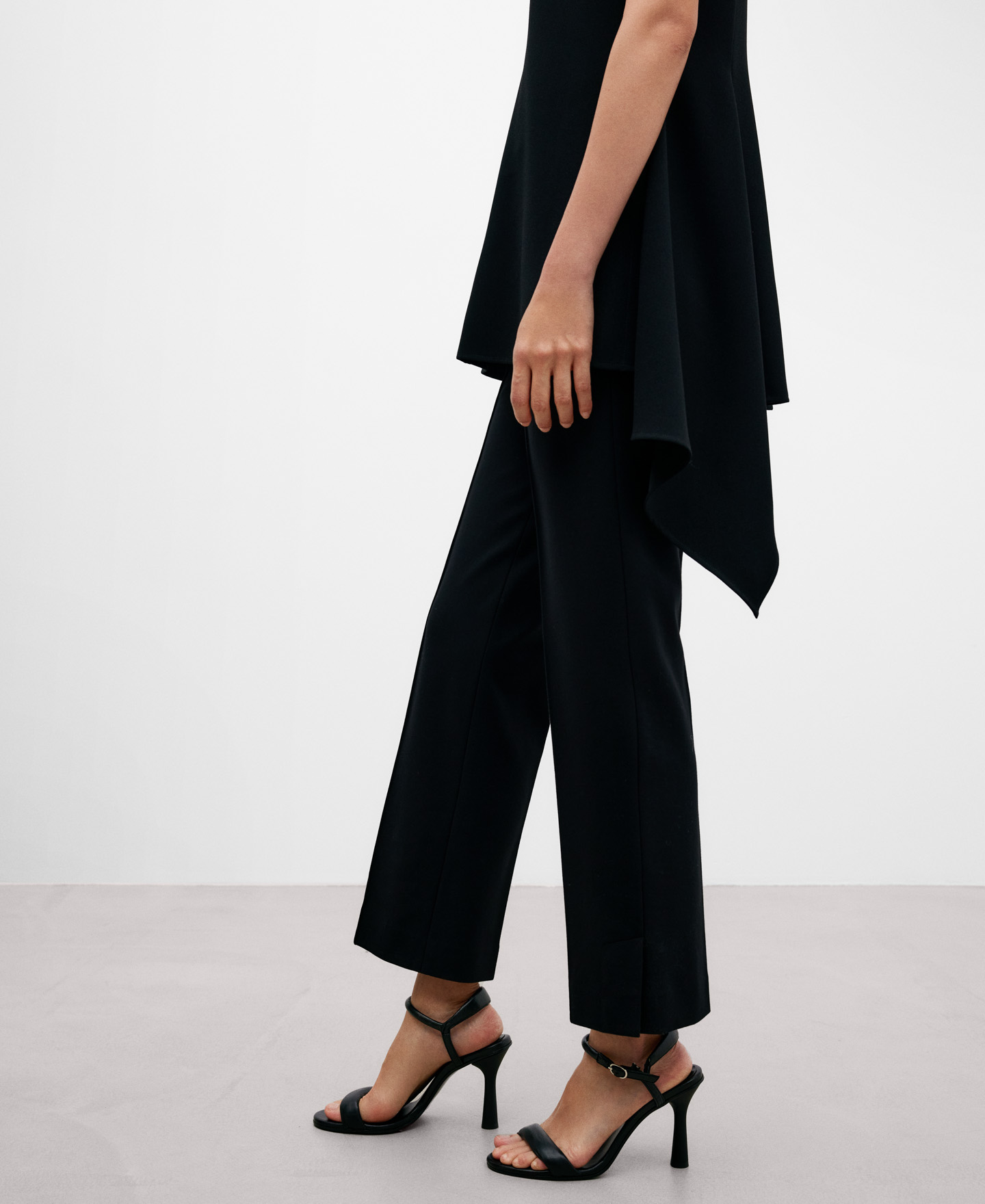 Pantalón pitillo tobillero para mujer image number 0