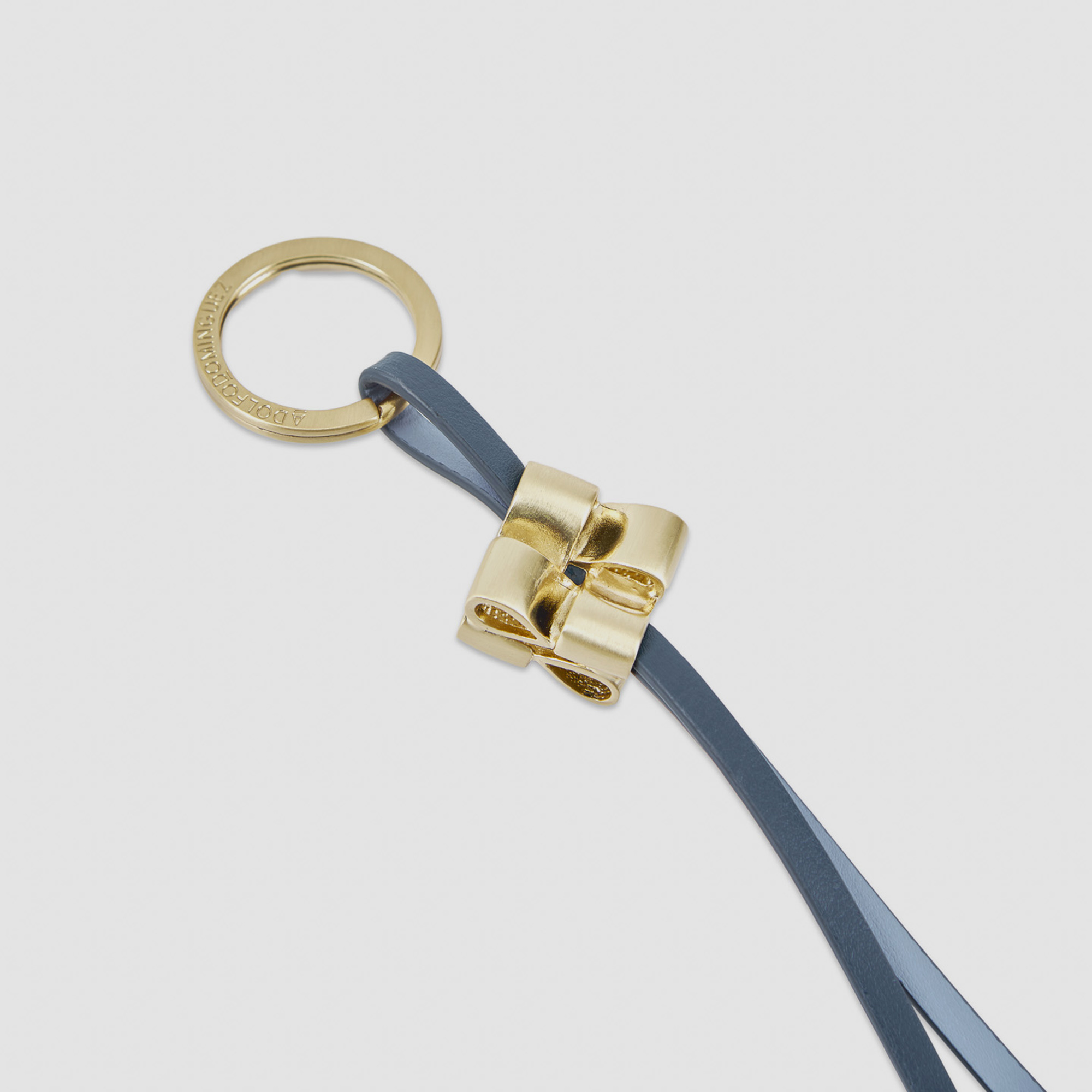Vachetta leather keyring with bow motif image number 1