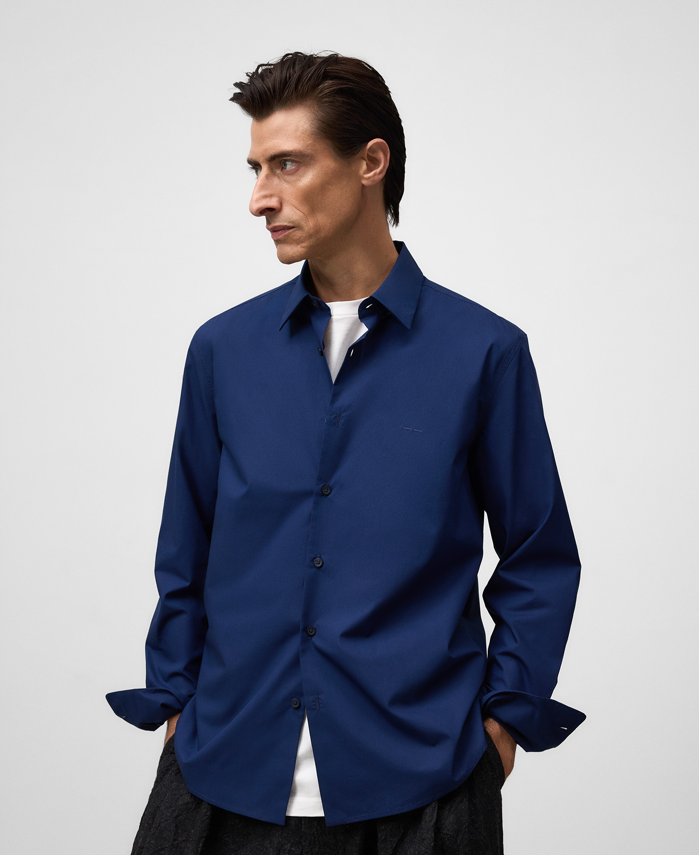 Regular fit spread collar shirt man image number 0