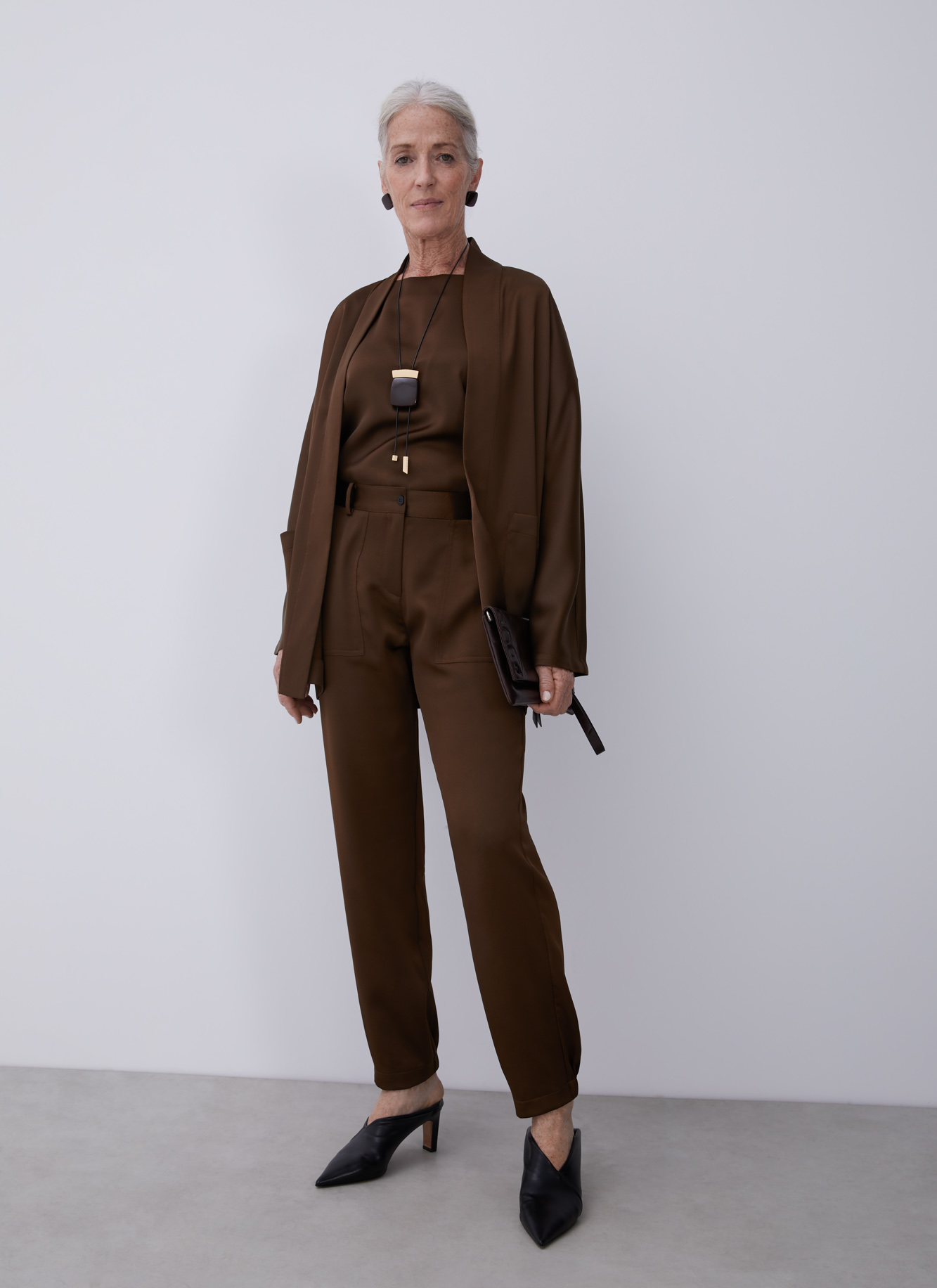 Blouse with short drop sleeve image number 4