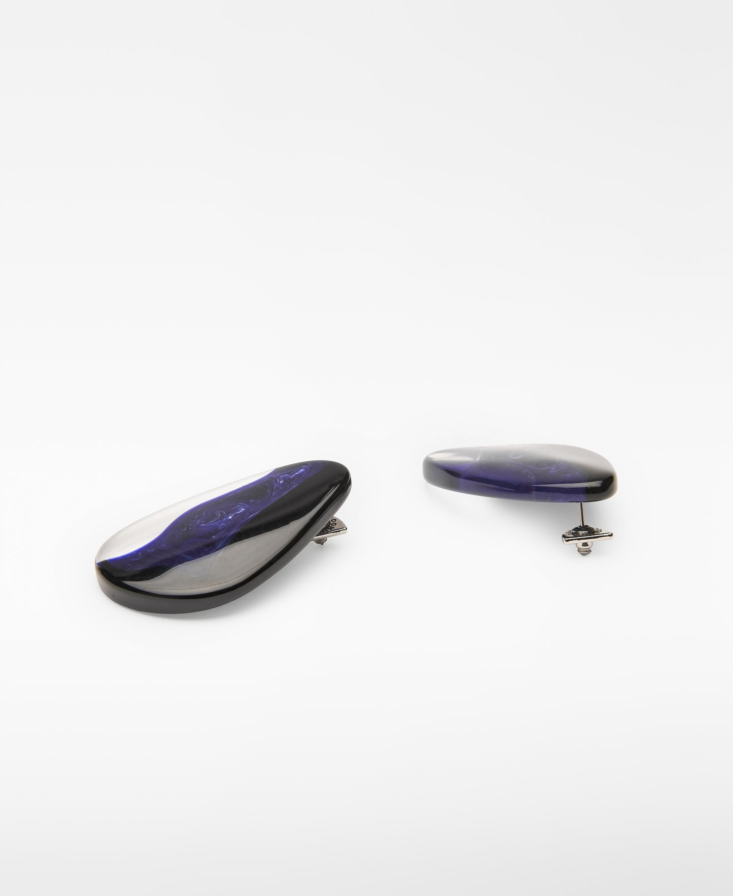 Tricolor resin earrings image number 1