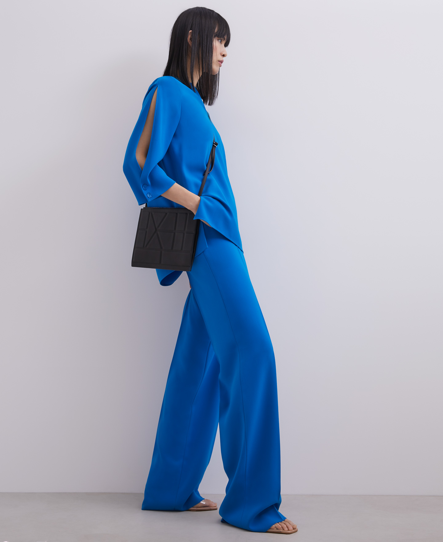 Top with geometric neckline image number 3