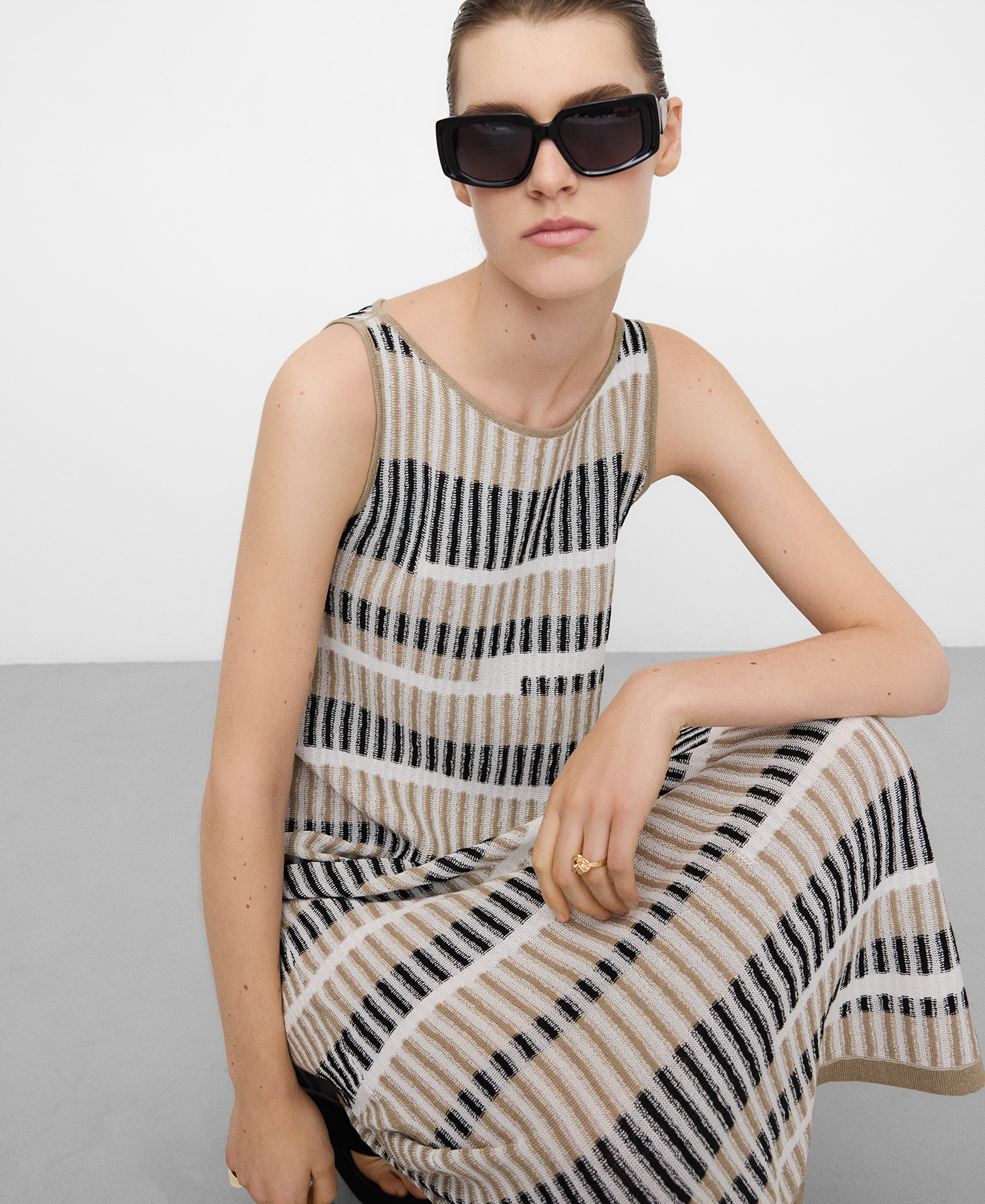 Vestido punto jacquard rayas irregulares image number 3