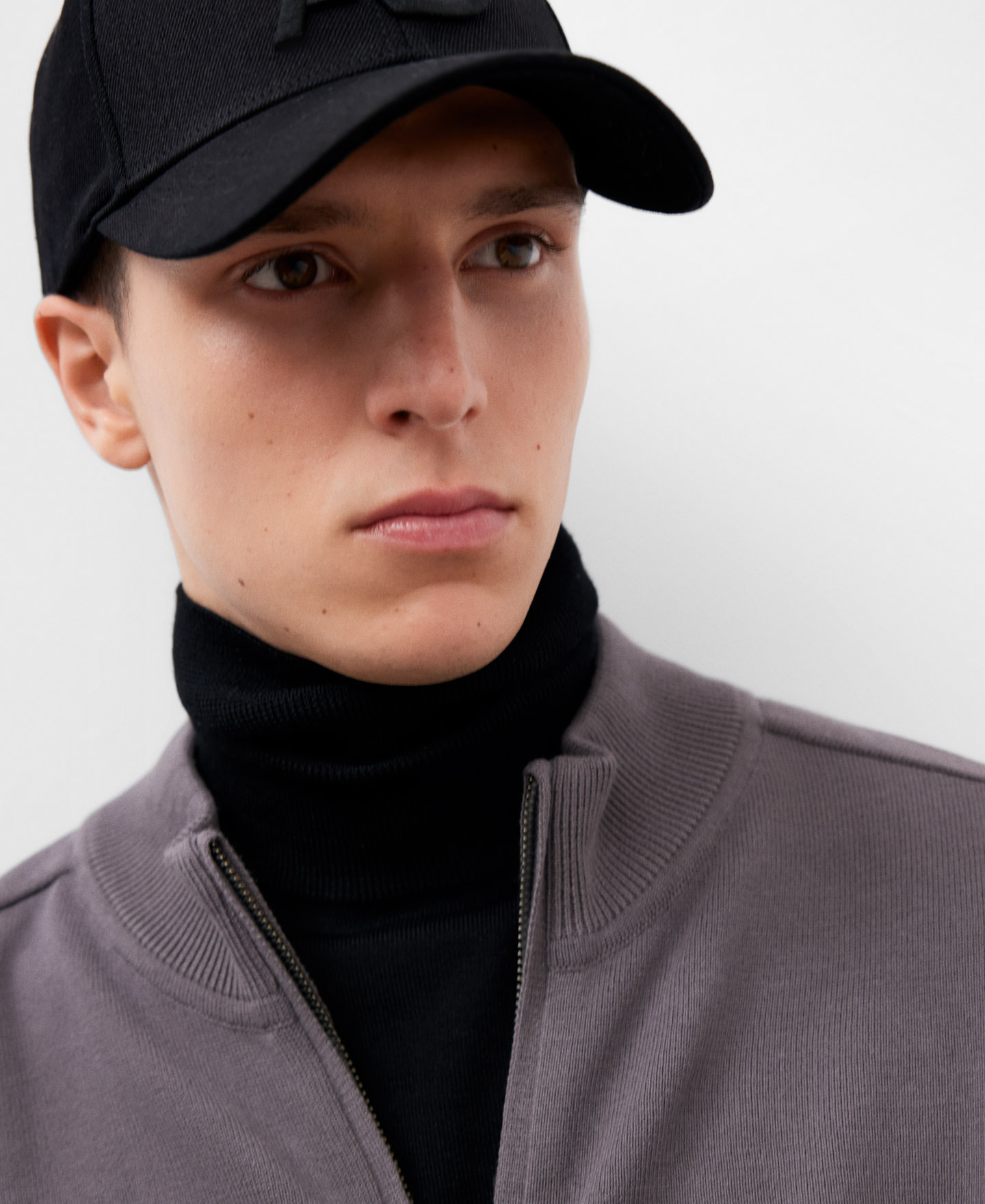 Cotton turtleneck cardigan for men image number 3