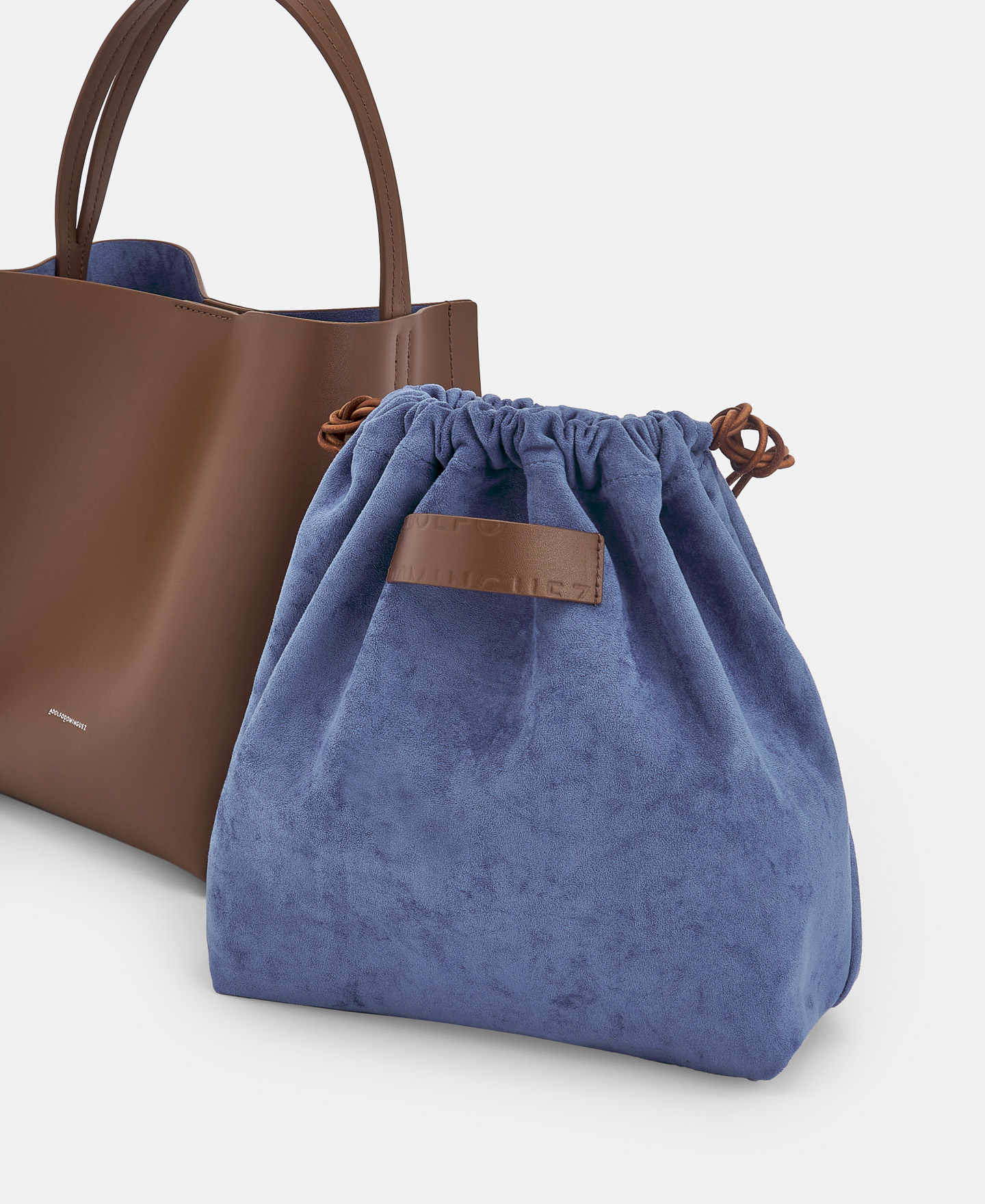 Responsible leather bucket bag image number 3