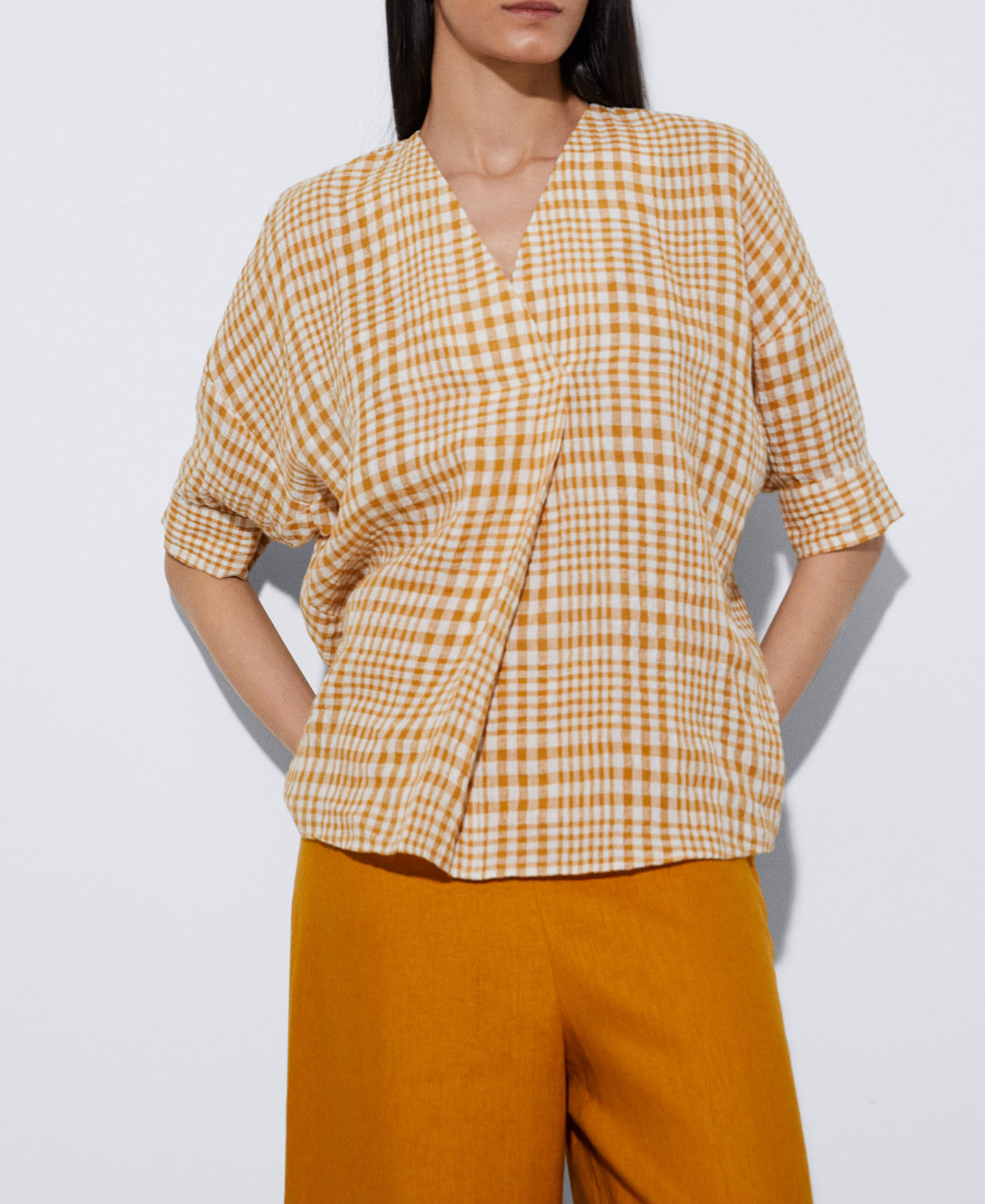 V-neck linen and cotton shirt image number 0