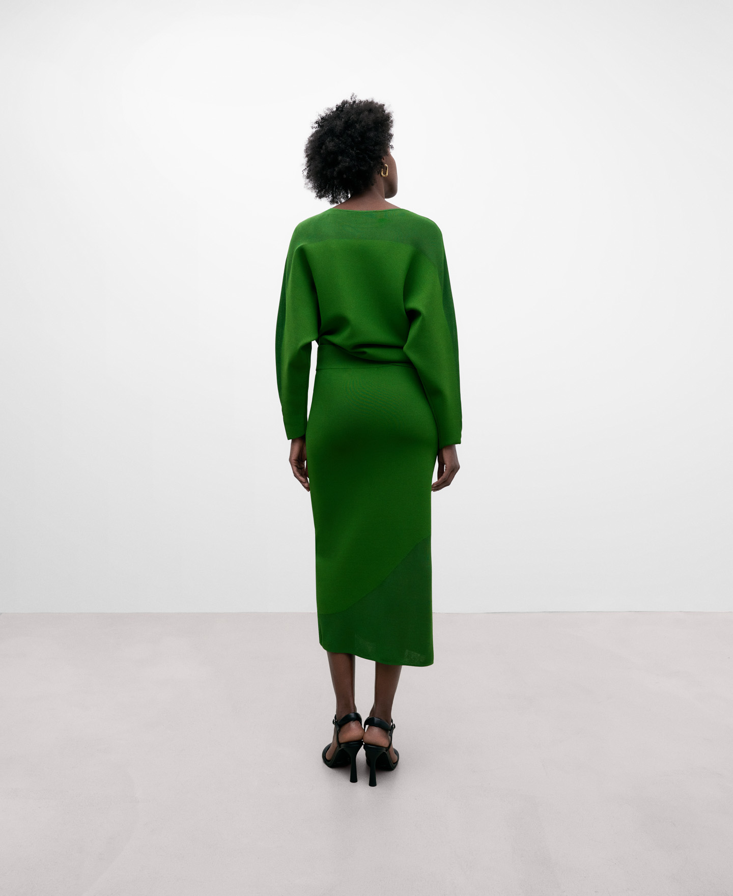 Knitted pencil skirt image number 2