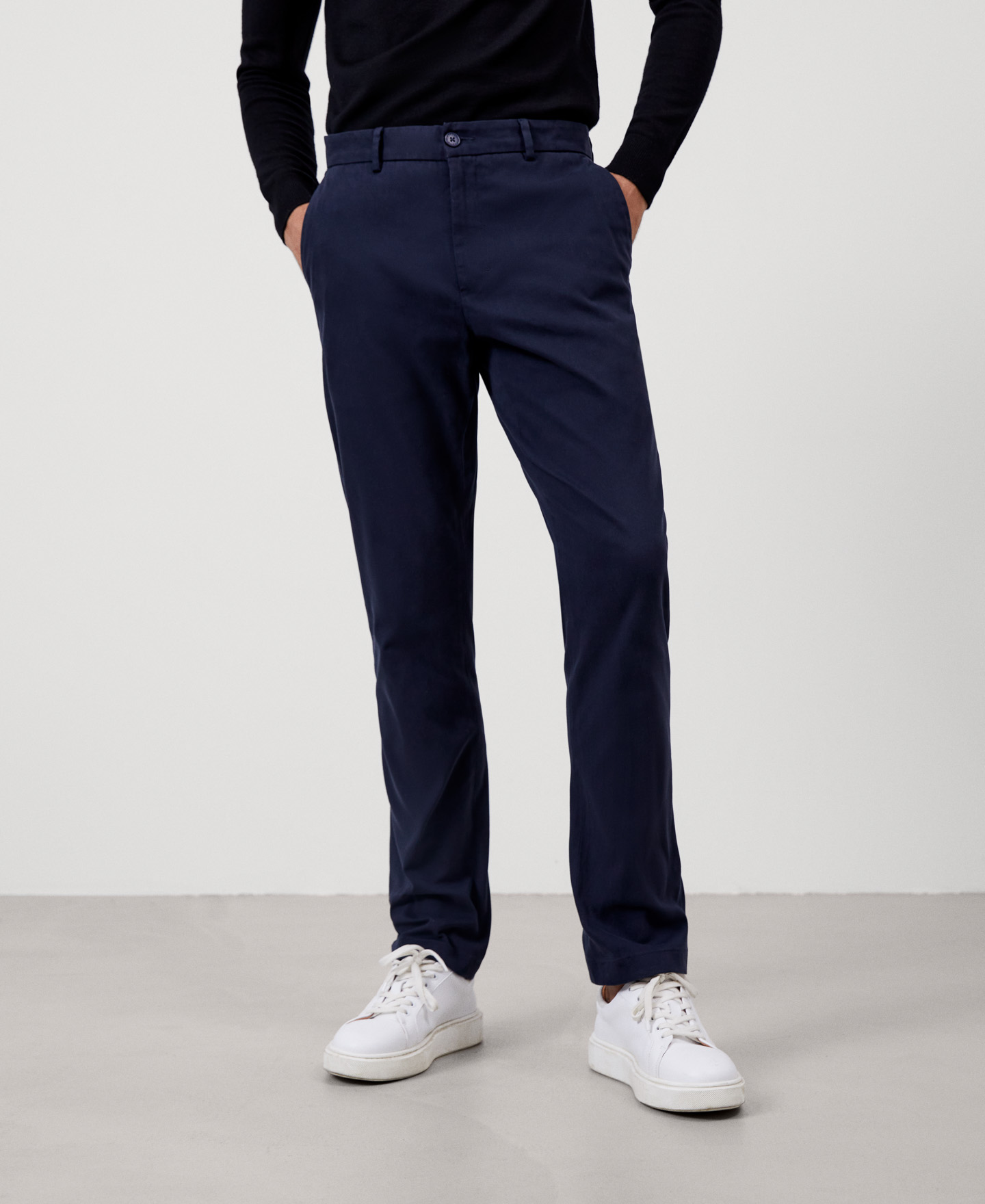 Pantalón chino en algodón elástico image number 0