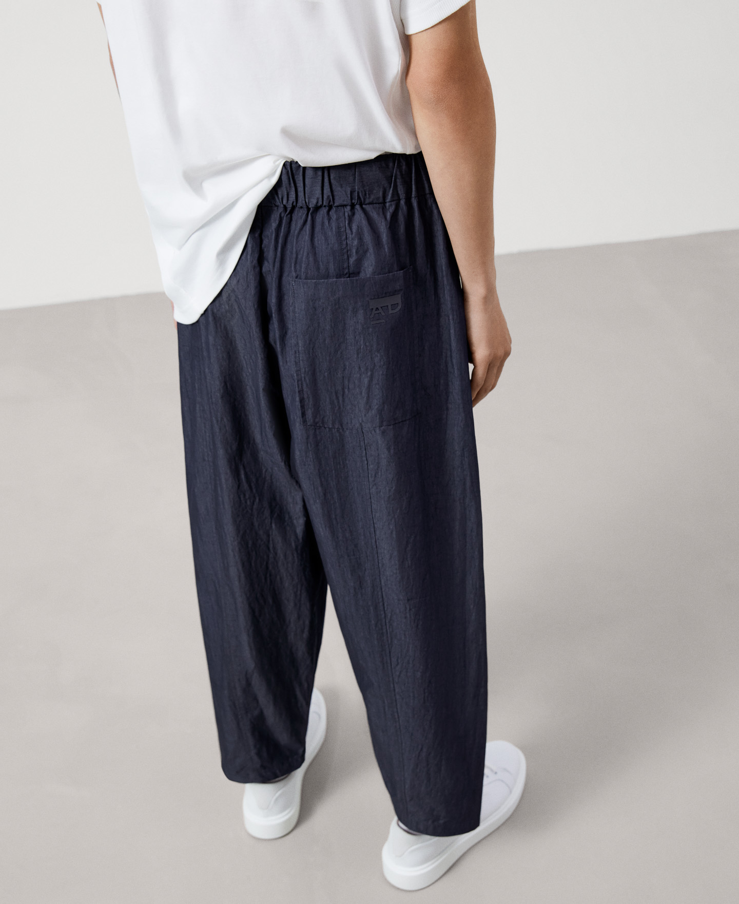 Jogging creased effect trousers image number 2