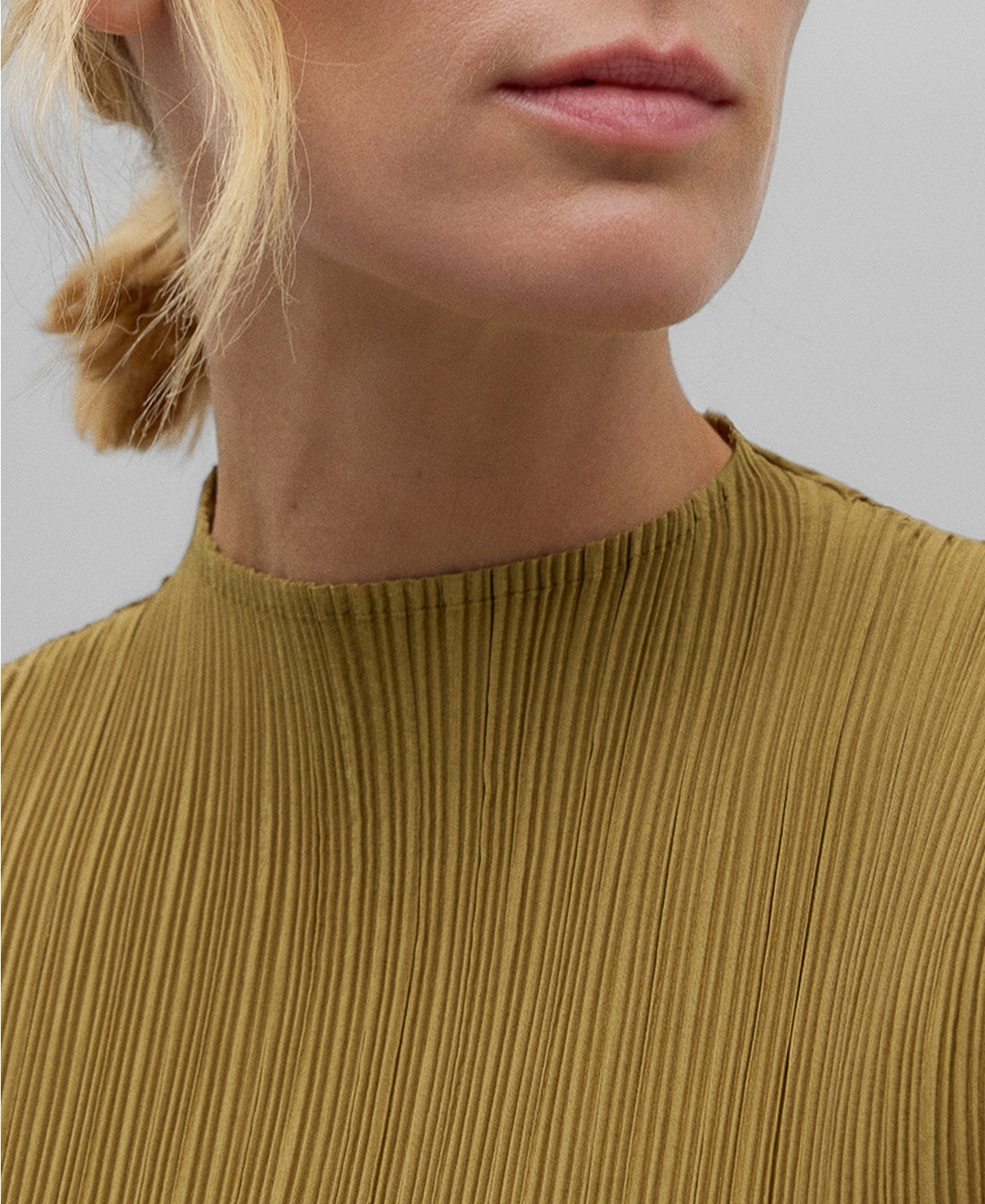 Sleeveless crinkle top woman image number 3