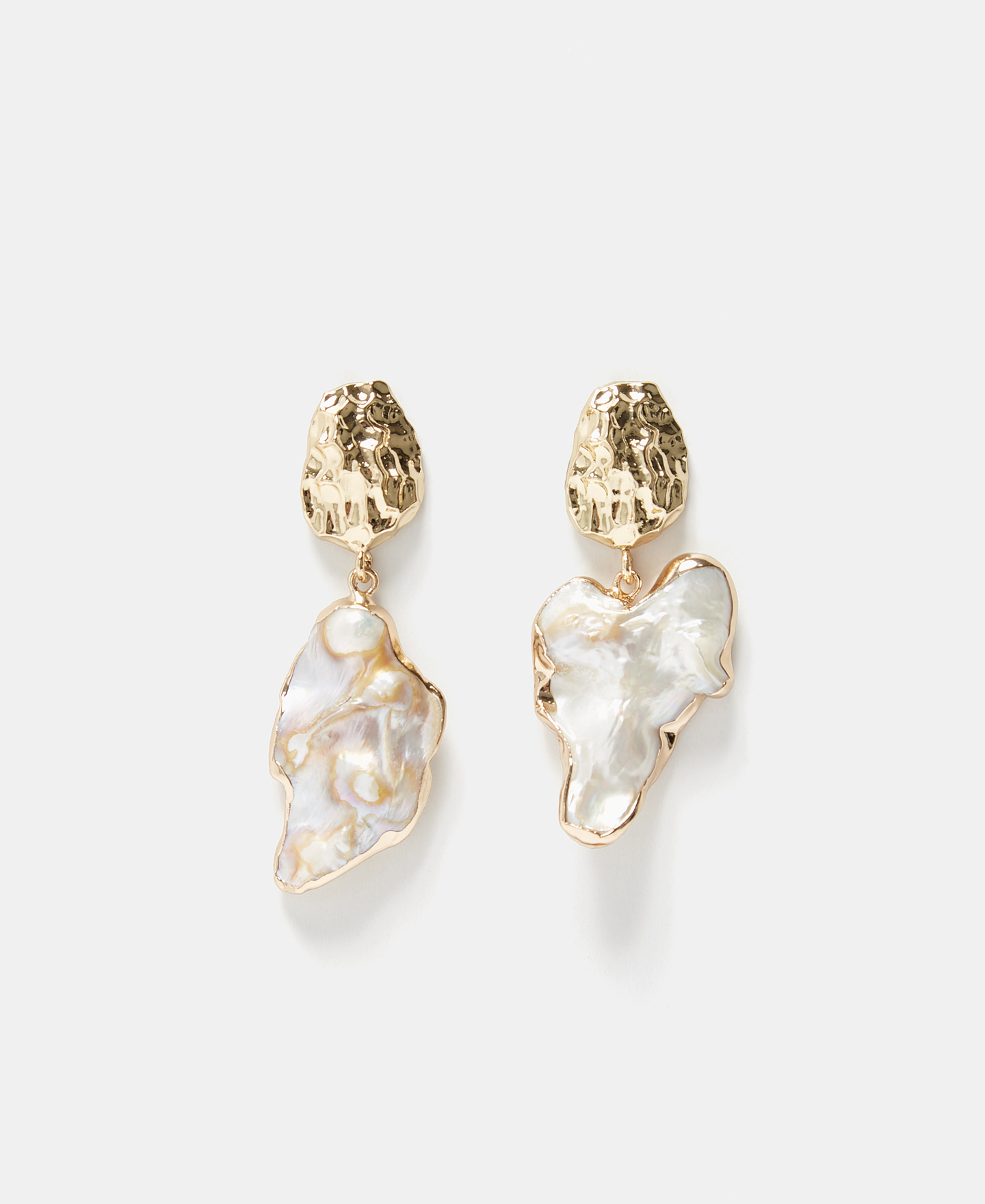 Chain and natural pearl earrings image number 0