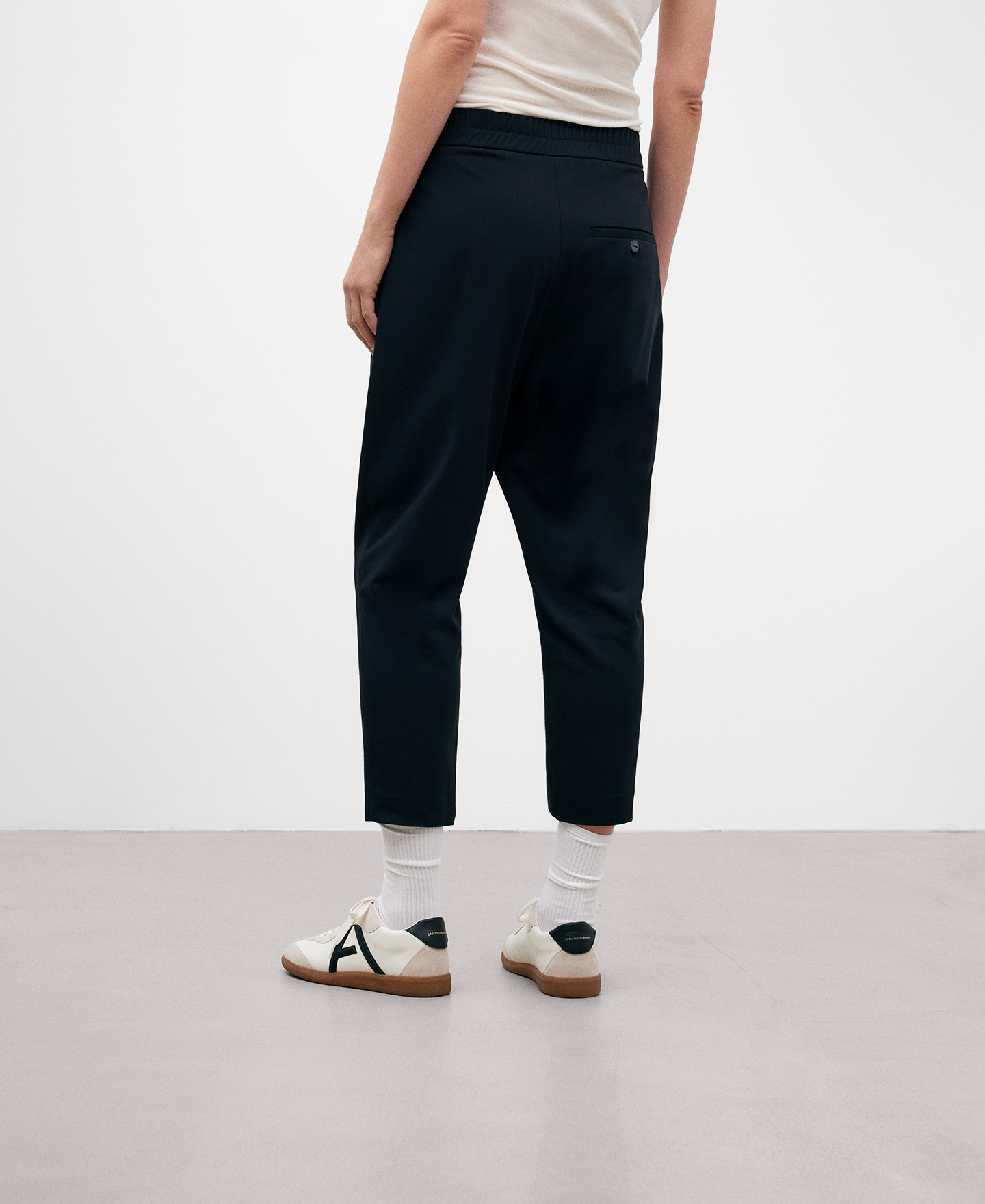 Black front pleat trousers for women image number 2