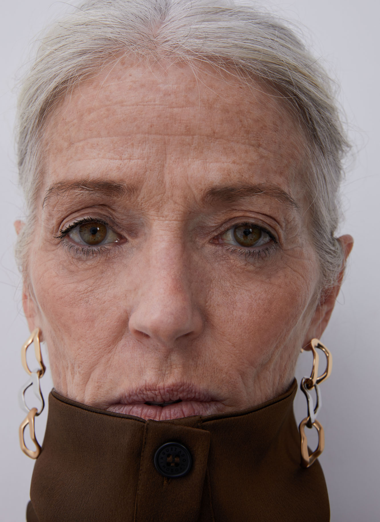 Bicolour earrings with irregular links image number 3
