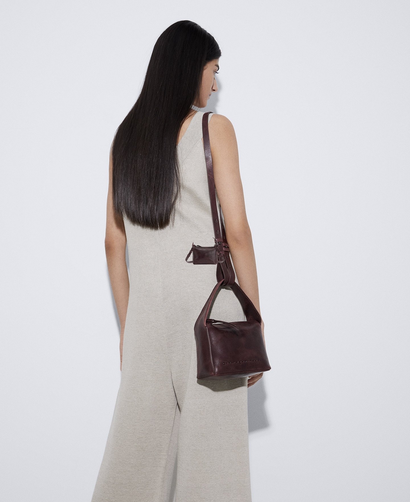 Double handle mini hobo bag in leather image number 5