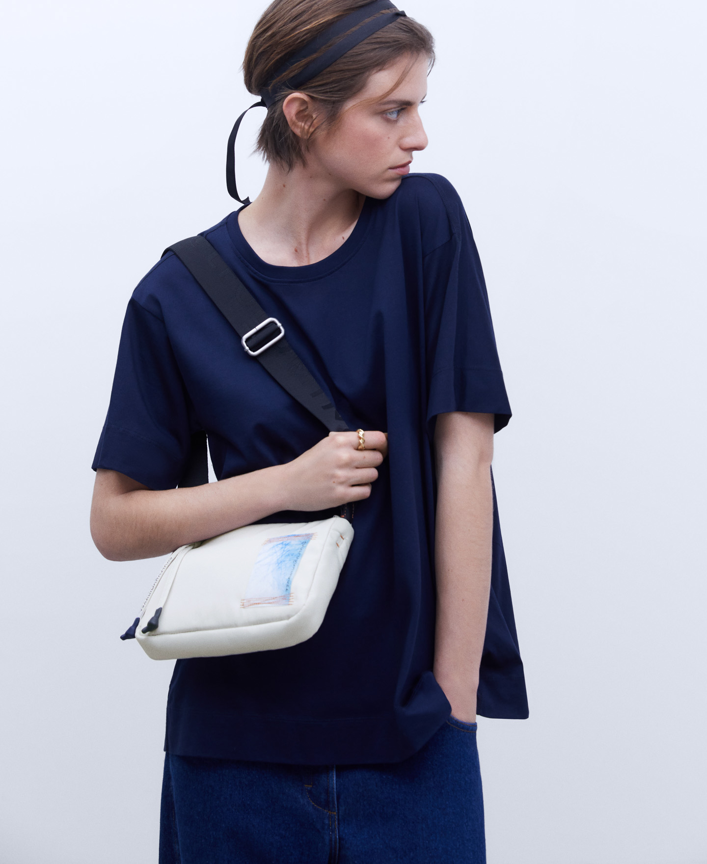 Padded fabric small shoulder bag image number 4