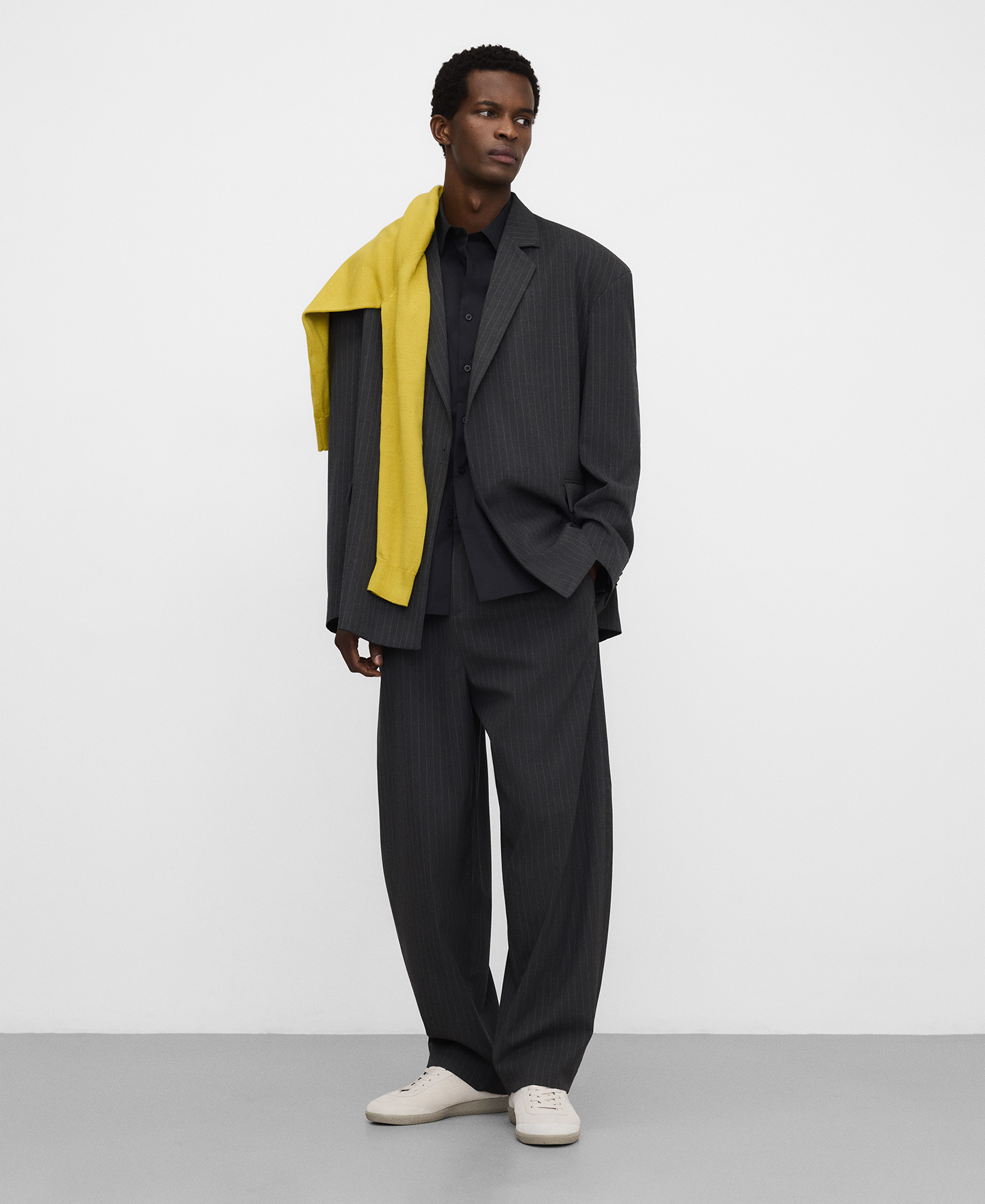 Slim fit spread collar shirt image number 1