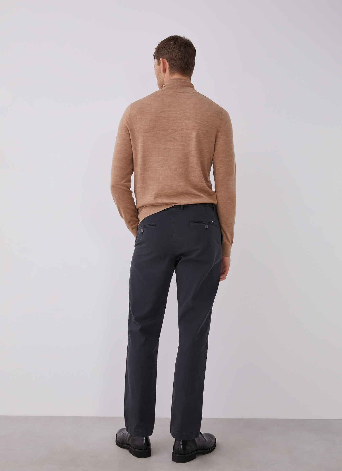 Pantalón chino de algodón elástico image number 1
