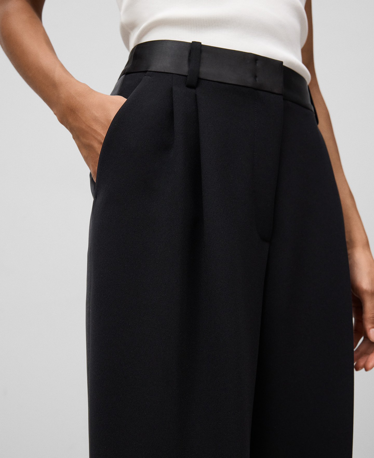 Double fabric pleated trousers image number 3