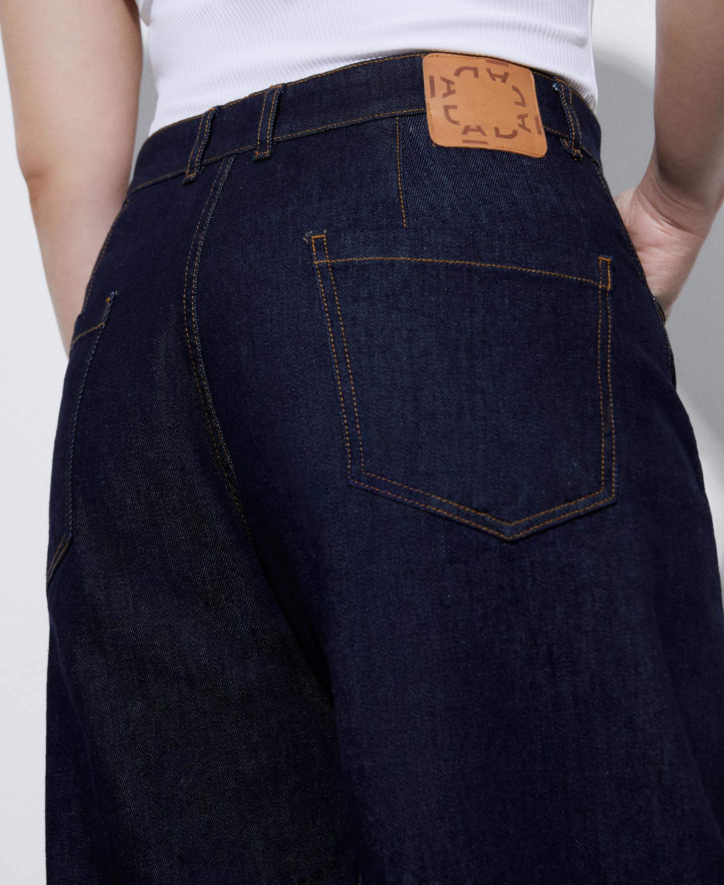 Recycled cotton and polyester trousers image number 3